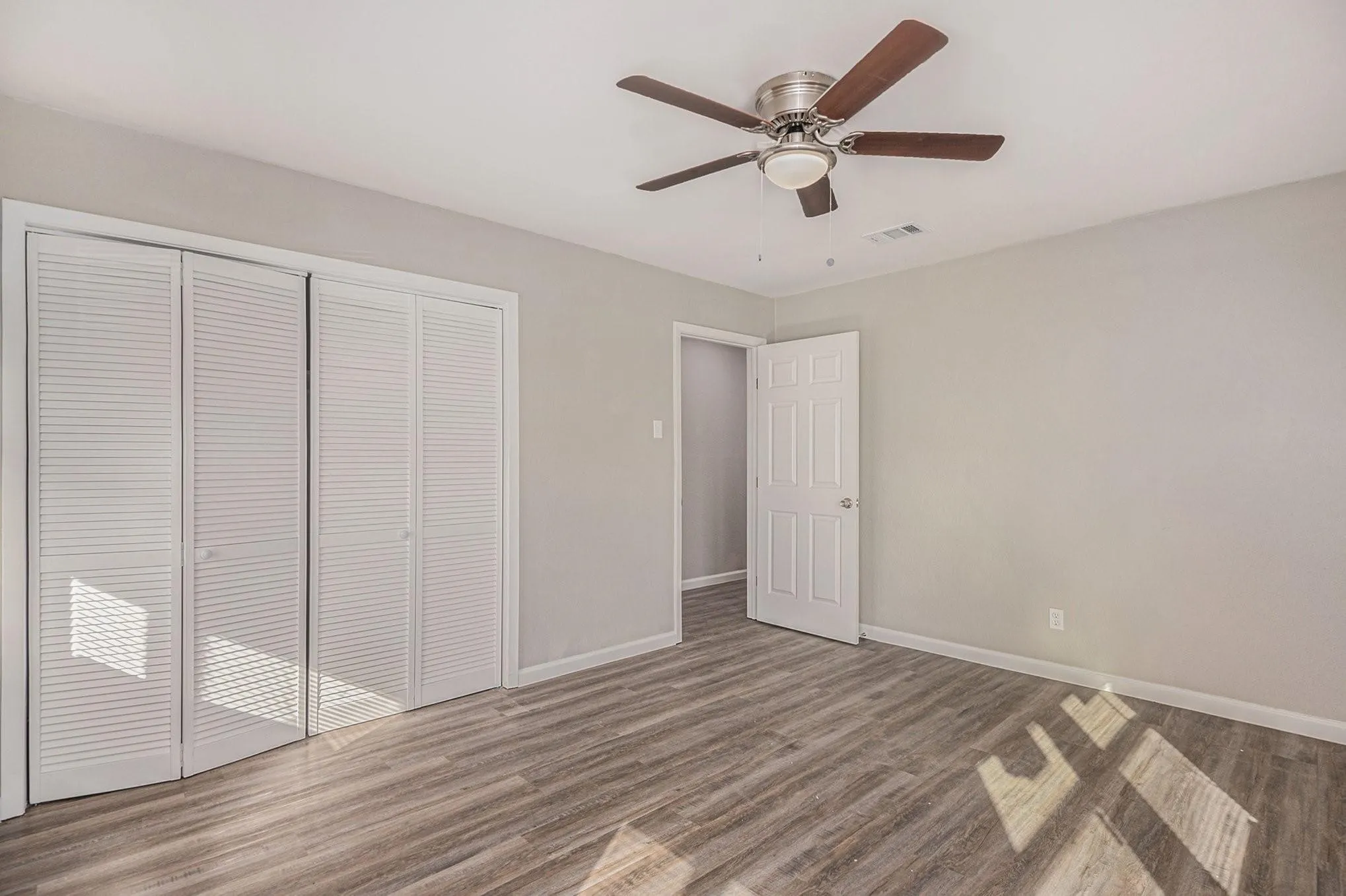 Triplex For Sale in Dallas County , 406 Dawson Circle, Grand Prairie, Texas 75051, 5 Bedroom, 3 Bathroom, Garage spaces, 0 Sqft, built in 1953, Preowned, mls#21214677, Real Estate Agent in Grand Prairie, Homes For Sale in Dallas county, Homes For Sale in Grand Prairie, Realtor in Grand Prairie Texas, Real Estate Brokerage Independent Realty Texas, Luminita Cordes Realtor