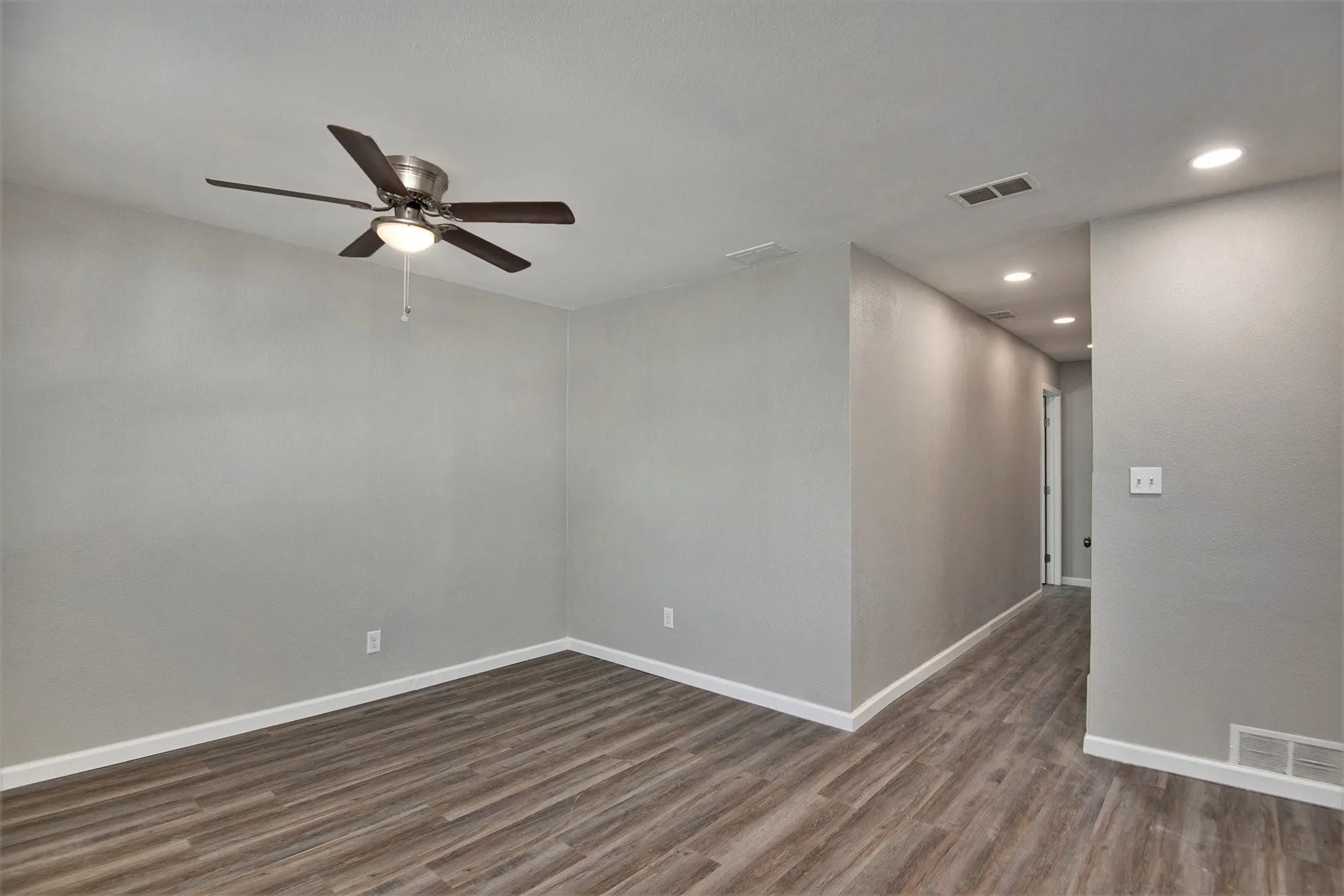 Triplex For Sale in Dallas County , 406 Dawson Circle, Grand Prairie, Texas 75051, 5 Bedroom, 3 Bathroom, Garage spaces, 0 Sqft, built in 1953, Preowned, mls#21214677, Real Estate Agent in Grand Prairie, Homes For Sale in Dallas county, Homes For Sale in Grand Prairie, Realtor in Grand Prairie Texas, Real Estate Brokerage Independent Realty Texas, Luminita Cordes Realtor