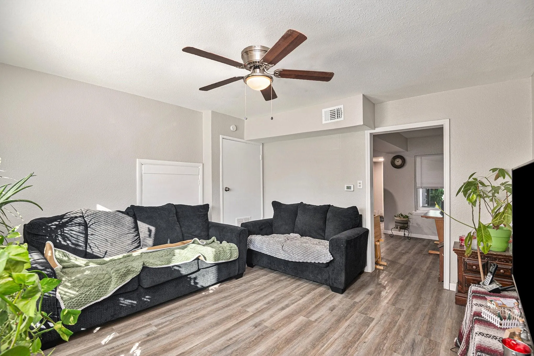 Triplex For Sale in Dallas County , 406 Dawson Circle, Grand Prairie, Texas 75051, 5 Bedroom, 3 Bathroom, Garage spaces, 0 Sqft, built in 1953, Preowned, mls#21214677, Real Estate Agent in Grand Prairie, Homes For Sale in Dallas county, Homes For Sale in Grand Prairie, Realtor in Grand Prairie Texas, Real Estate Brokerage Independent Realty Texas, Luminita Cordes Realtor