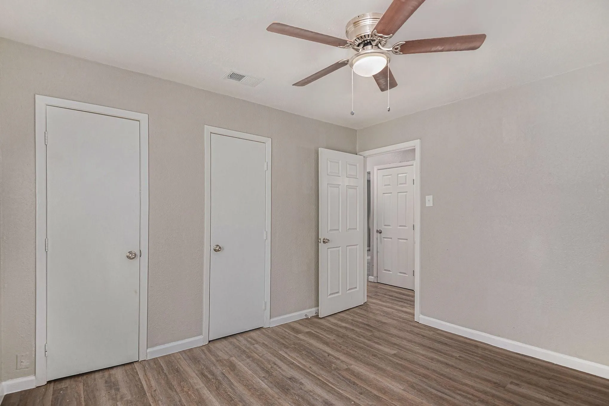 Triplex For Sale in Dallas County , 406 Dawson Circle, Grand Prairie, Texas 75051, 5 Bedroom, 3 Bathroom, Garage spaces, 0 Sqft, built in 1953, Preowned, mls#21214677, Real Estate Agent in Grand Prairie, Homes For Sale in Dallas county, Homes For Sale in Grand Prairie, Realtor in Grand Prairie Texas, Real Estate Brokerage Independent Realty Texas, Luminita Cordes Realtor