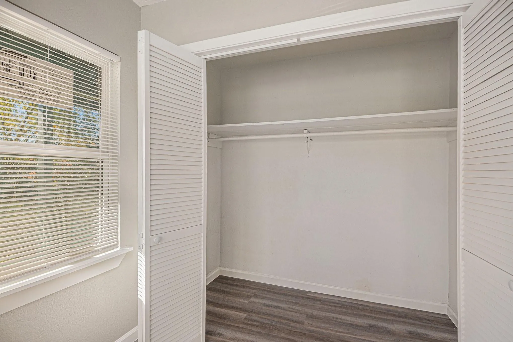 Triplex For Sale in Dallas County , 406 Dawson Circle, Grand Prairie, Texas 75051, 5 Bedroom, 3 Bathroom, Garage spaces, 0 Sqft, built in 1953, Preowned, mls#21214677, Real Estate Agent in Grand Prairie, Homes For Sale in Dallas county, Homes For Sale in Grand Prairie, Realtor in Grand Prairie Texas, Real Estate Brokerage Independent Realty Texas, Luminita Cordes Realtor