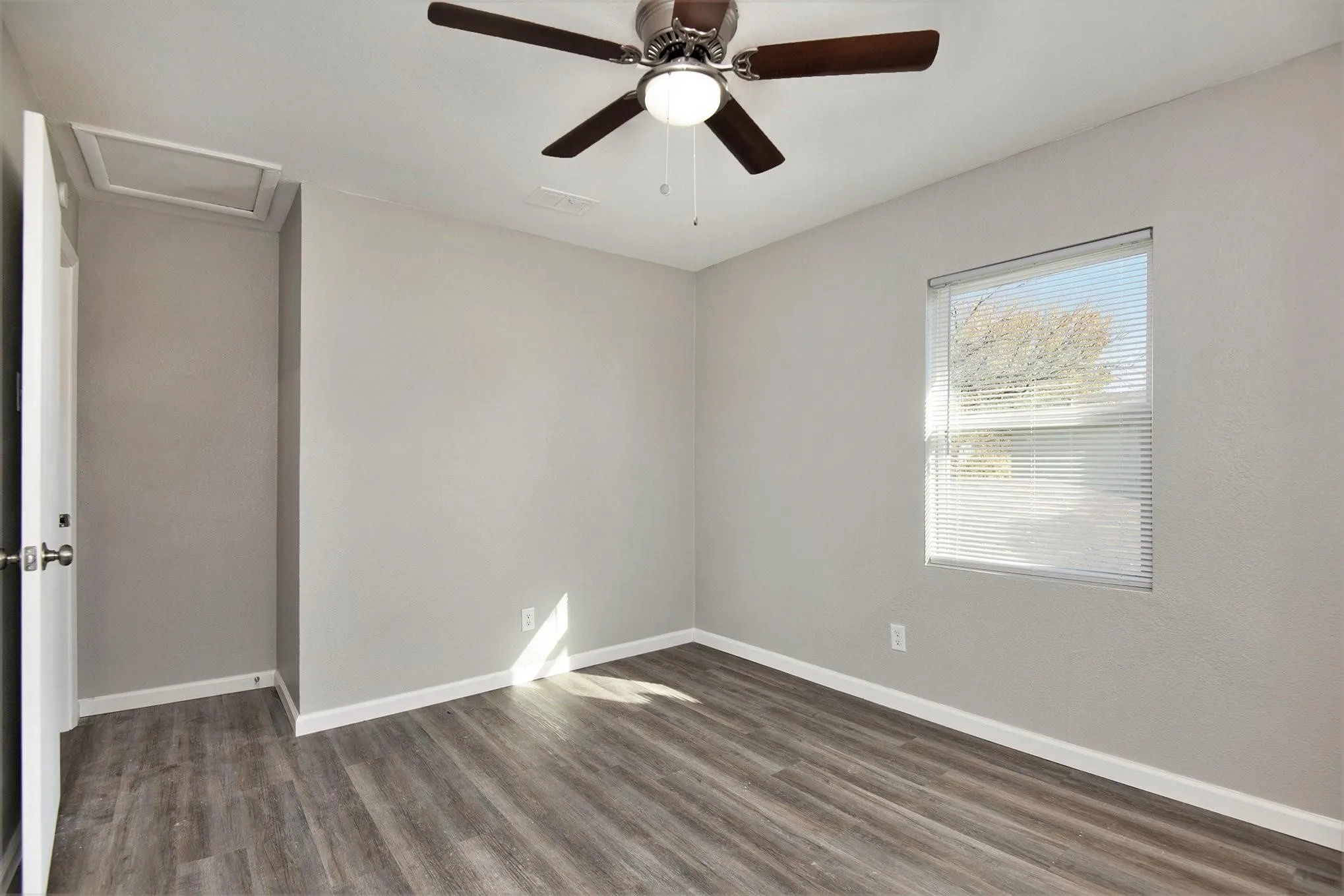 Triplex For Sale in Dallas County , 406 Dawson Circle, Grand Prairie, Texas 75051, 5 Bedroom, 3 Bathroom, Garage spaces, 0 Sqft, built in 1953, Preowned, mls#21214677, Real Estate Agent in Grand Prairie, Homes For Sale in Dallas county, Homes For Sale in Grand Prairie, Realtor in Grand Prairie Texas, Real Estate Brokerage Independent Realty Texas, Luminita Cordes Realtor