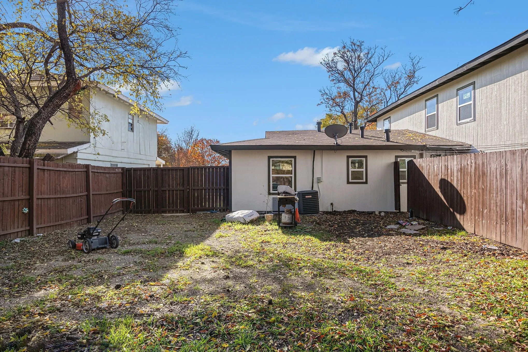 Triplex For Sale in Dallas County , 406 Dawson Circle, Grand Prairie, Texas 75051, 5 Bedroom, 3 Bathroom, Garage spaces, 0 Sqft, built in 1953, Preowned, mls#21214677, Real Estate Agent in Grand Prairie, Homes For Sale in Dallas county, Homes For Sale in Grand Prairie, Realtor in Grand Prairie Texas, Real Estate Brokerage Independent Realty Texas, Luminita Cordes Realtor