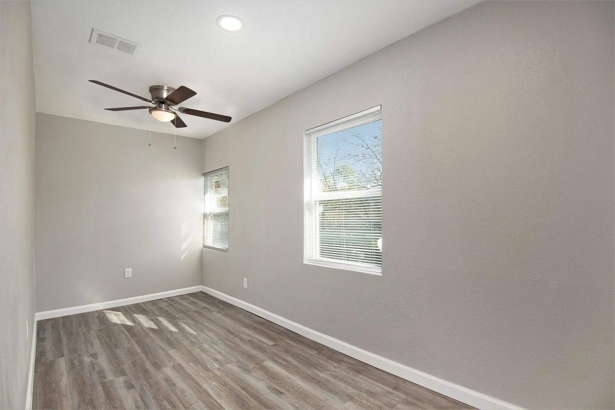 Triplex For Sale in Dallas County , 406 Dawson Circle, Grand Prairie, Texas 75051, 5 Bedroom, 3 Bathroom, Garage spaces, 0 Sqft, built in 1953, Preowned, mls#21214677, Real Estate Agent in Grand Prairie, Homes For Sale in Dallas county, Homes For Sale in Grand Prairie, Realtor in Grand Prairie Texas, Real Estate Brokerage Independent Realty Texas, Luminita Cordes Realtor