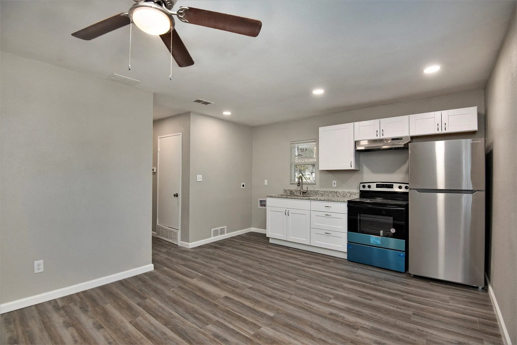 Triplex For Sale in Dallas County , 406 Dawson Circle, Grand Prairie, Texas 75051, 5 Bedroom, 3 Bathroom, Garage spaces, 0 Sqft, built in 1953, Preowned, mls#21214677, Real Estate Agent in Grand Prairie, Homes For Sale in Dallas county, Homes For Sale in Grand Prairie, Realtor in Grand Prairie Texas, Real Estate Brokerage Independent Realty Texas, Luminita Cordes Realtor