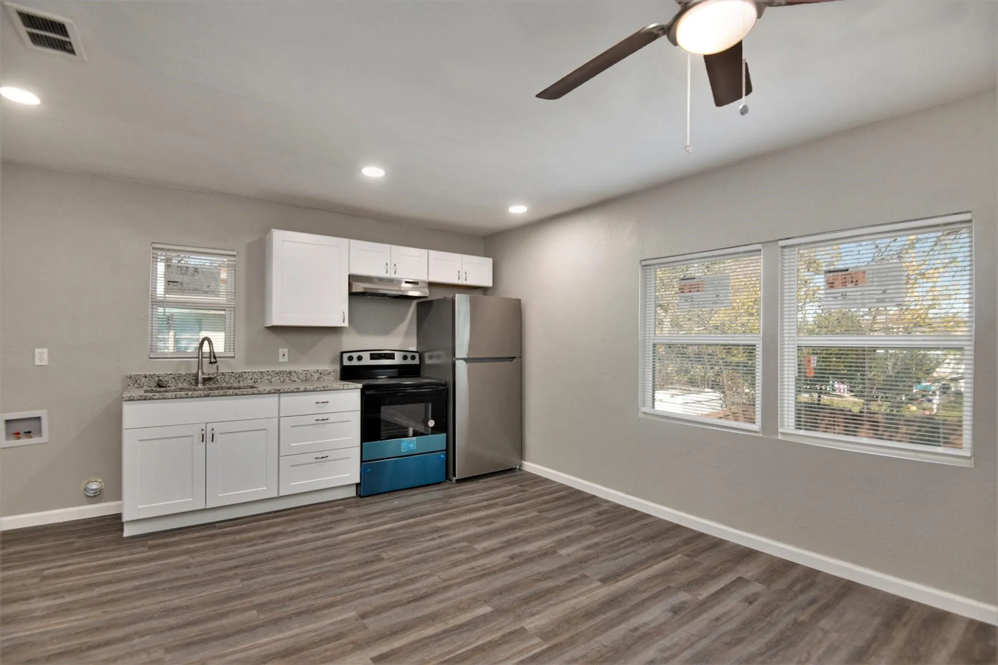 Triplex For Sale in Dallas County , 406 Dawson Circle, Grand Prairie, Texas 75051, 5 Bedroom, 3 Bathroom, Garage spaces, 0 Sqft, built in 1953, Preowned, mls#21214677, Real Estate Agent in Grand Prairie, Homes For Sale in Dallas county, Homes For Sale in Grand Prairie, Realtor in Grand Prairie Texas, Real Estate Brokerage Independent Realty Texas, Luminita Cordes Realtor
