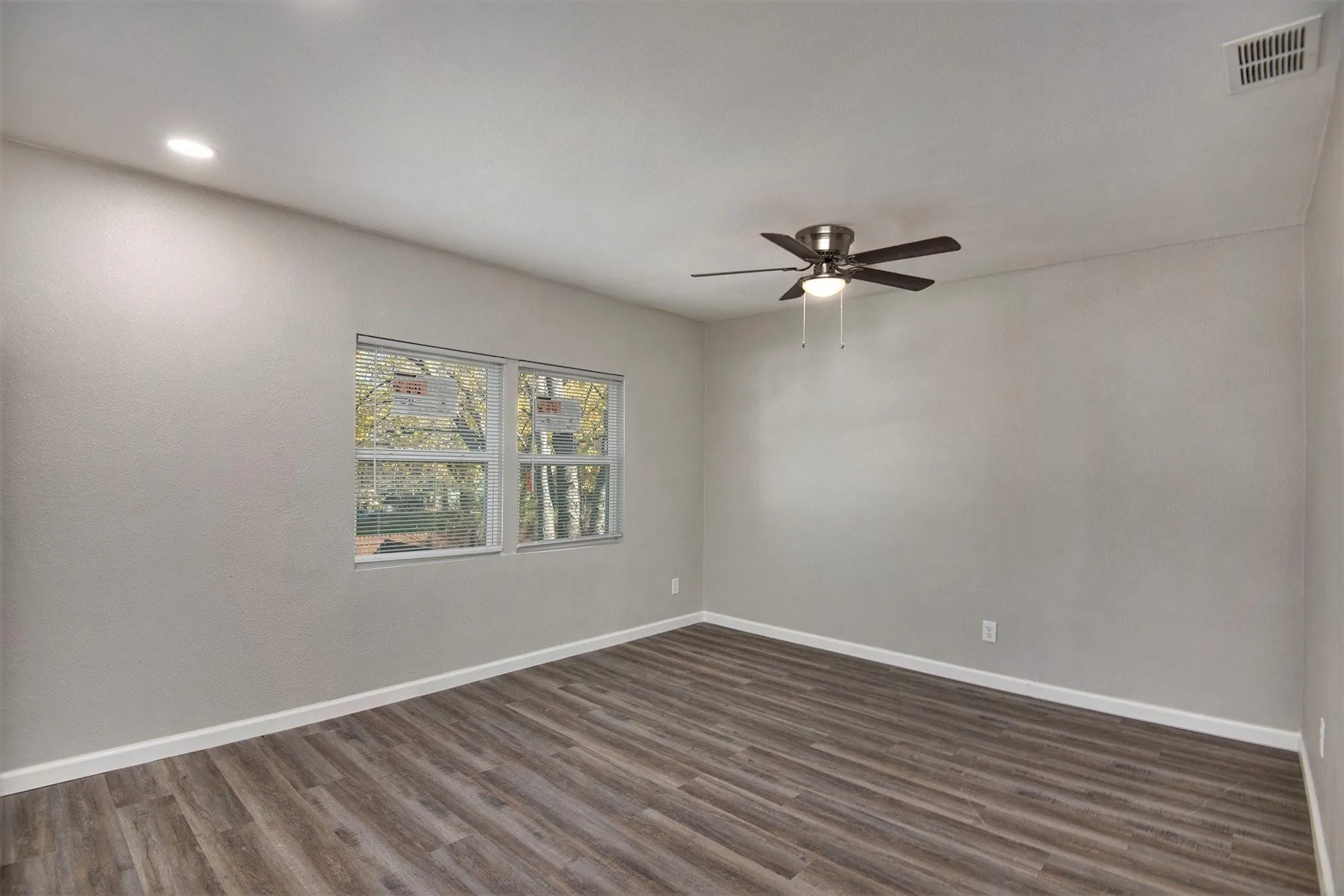 Triplex For Sale in Dallas County , 406 Dawson Circle, Grand Prairie, Texas 75051, 5 Bedroom, 3 Bathroom, Garage spaces, 0 Sqft, built in 1953, Preowned, mls#21214677, Real Estate Agent in Grand Prairie, Homes For Sale in Dallas county, Homes For Sale in Grand Prairie, Realtor in Grand Prairie Texas, Real Estate Brokerage Independent Realty Texas, Luminita Cordes Realtor