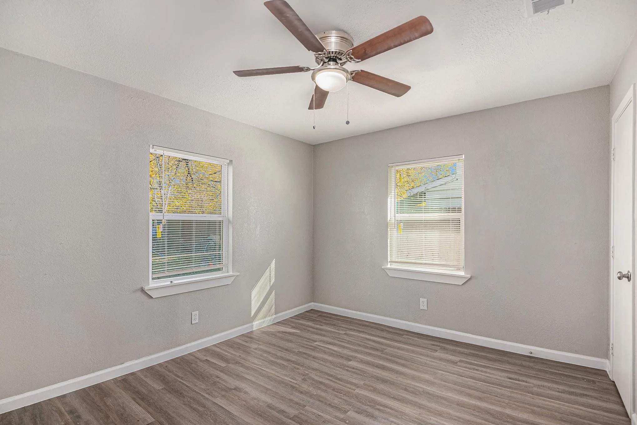 Triplex For Sale in Dallas County , 406 Dawson Circle, Grand Prairie, Texas 75051, 5 Bedroom, 3 Bathroom, Garage spaces, 0 Sqft, built in 1953, Preowned, mls#21214677, Real Estate Agent in Grand Prairie, Homes For Sale in Dallas county, Homes For Sale in Grand Prairie, Realtor in Grand Prairie Texas, Real Estate Brokerage Independent Realty Texas, Luminita Cordes Realtor