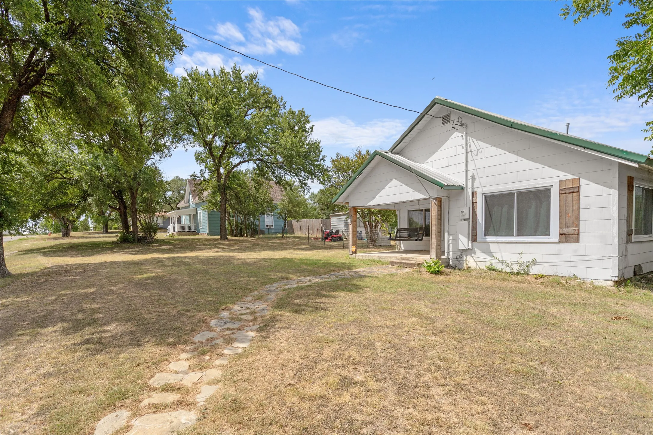 Single Family Residence For Sale in Bosque County , 200 S Cleveland, Meridian, Texas 76665, 3 Bedrooms, 2 Bathrooms, Garage spaces, 1,048 Sqft, built in 1950, Price $180,000, mls#21214684, Real Estate Agent in Meridian, Homes For Sale in Bosque county, Homes For Sale in Meridian, Realtor in Meridian Texas, Real Estate Brokerage Independent Realty Texas, Luminita Cordes Realtor