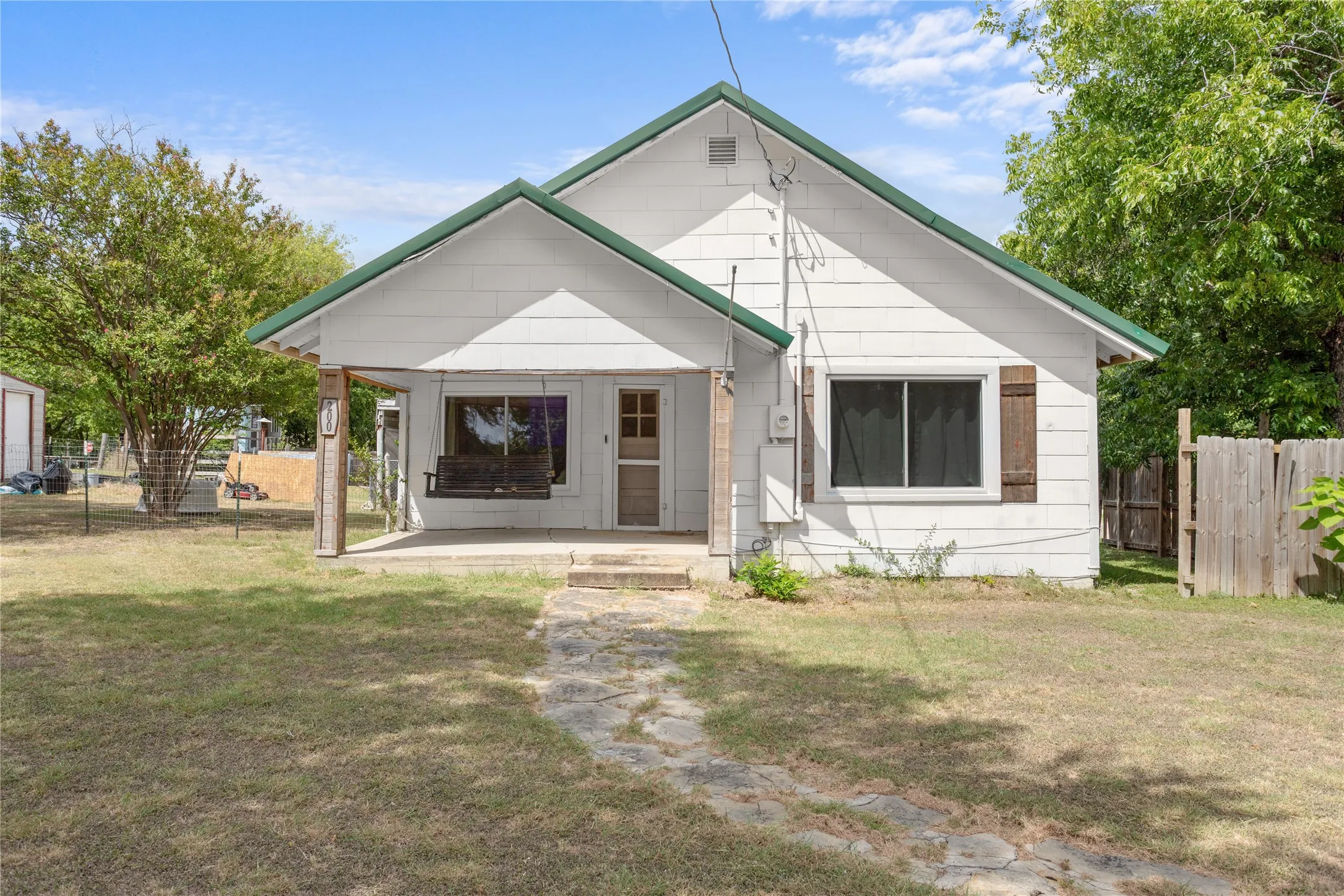 Single Family Residence For Sale in Bosque County , 200 S Cleveland, Meridian, Texas 76665, 3 Bedrooms, 2 Bathrooms, Garage spaces, 1,048 Sqft, built in 1950, Price $180,000, mls#21214684, Real Estate Agent in Meridian, Homes For Sale in Bosque county, Homes For Sale in Meridian, Realtor in Meridian Texas, Real Estate Brokerage Independent Realty Texas, Luminita Cordes Realtor