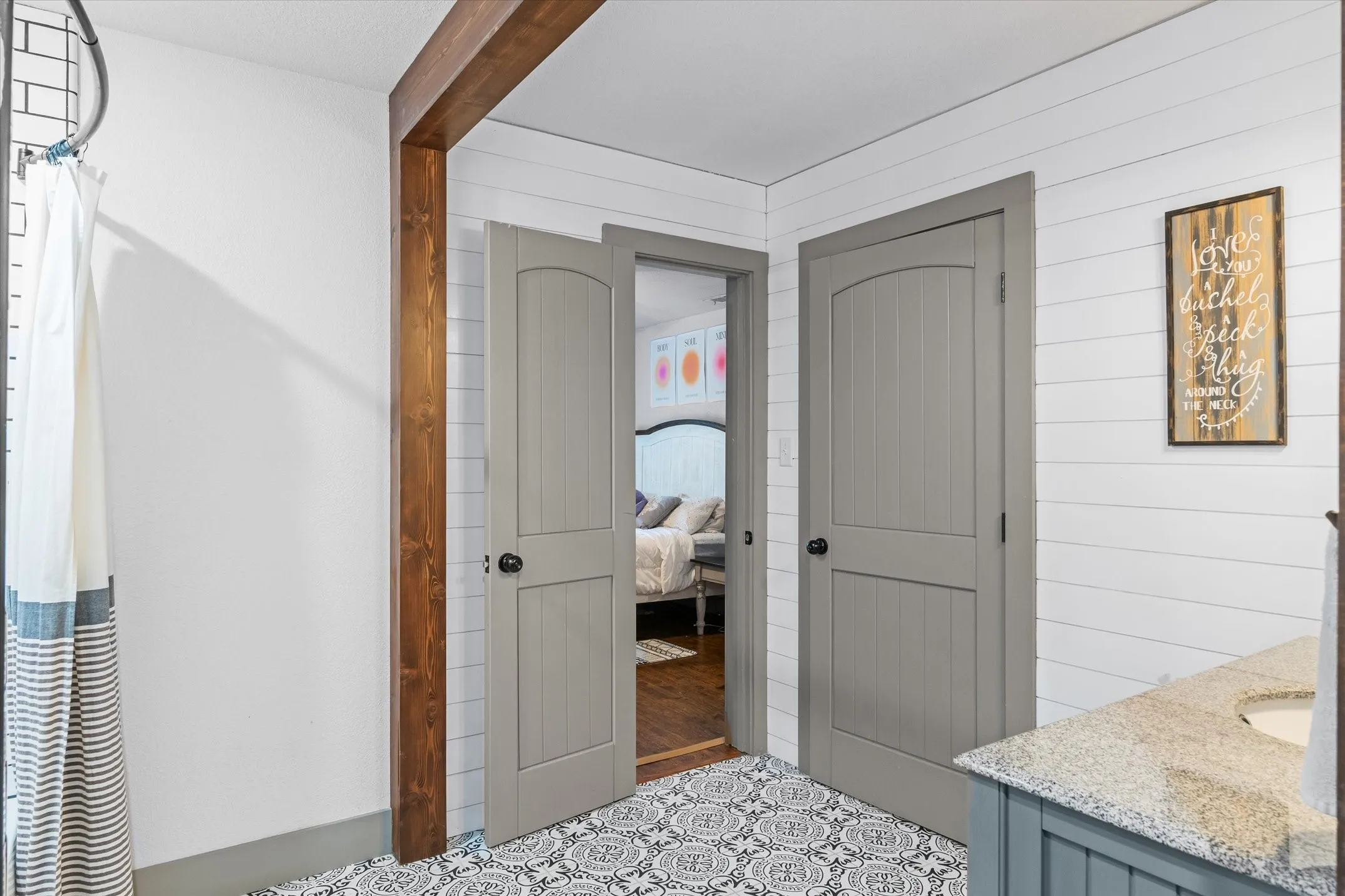 Full guest bathroom with ensuite access and beamed ceiling