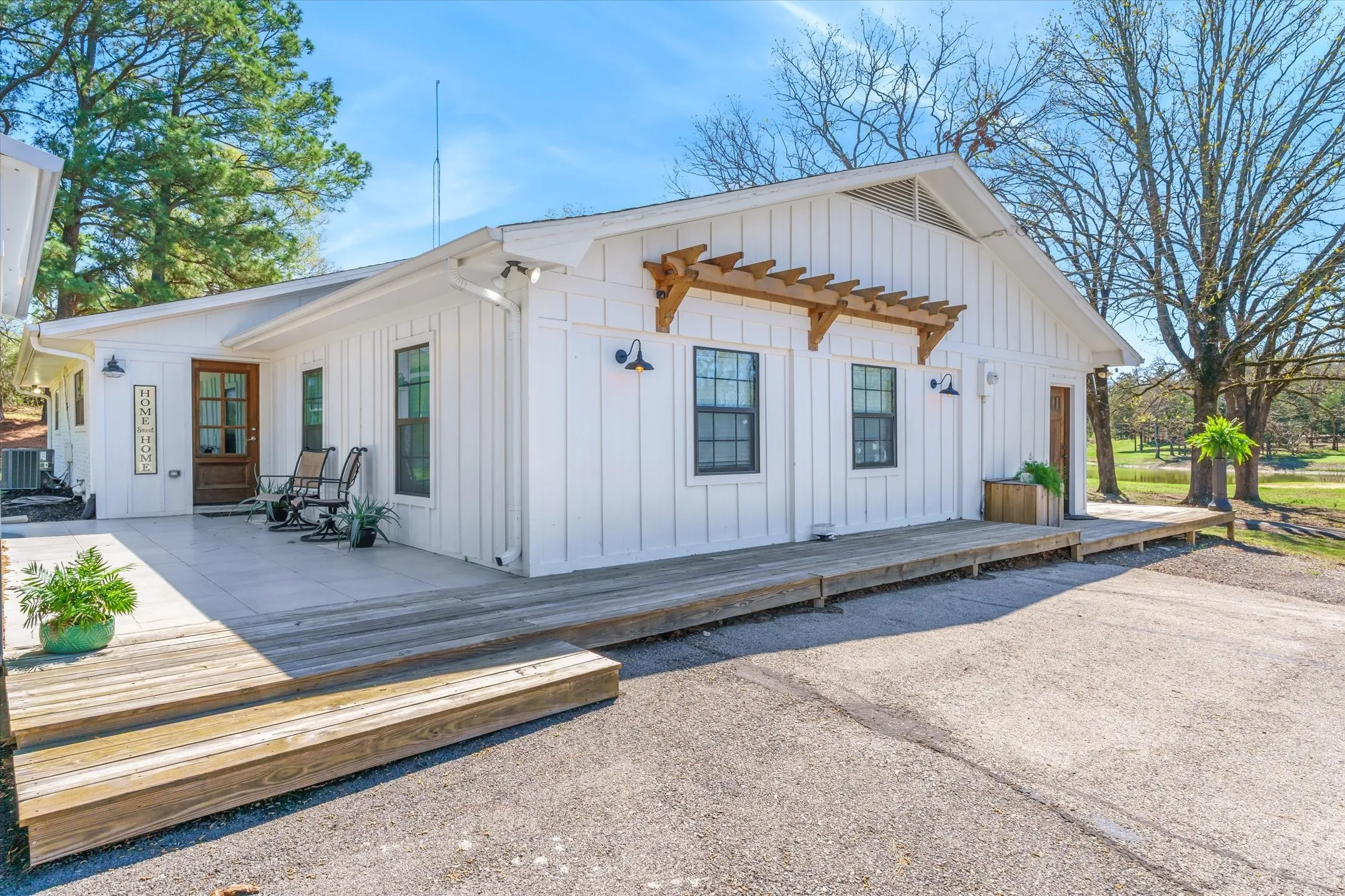 Single Family Residence For Sale in Van Zandt County , 18541 FM 17, Canton, Texas 75103, 3 Bedroom, 2 Bathroom, Garage spaces, 2,416 Sqft, built in 1973, Preowned, Price $419,900, mls#21206558, Real Estate Agent in Canton, Homes For Sale in Van Zandt county, Homes For Sale in Canton, Realtor in Canton Texas, Real Estate Brokerage Independent Realty Texas, Luminita Cordes Realtor
