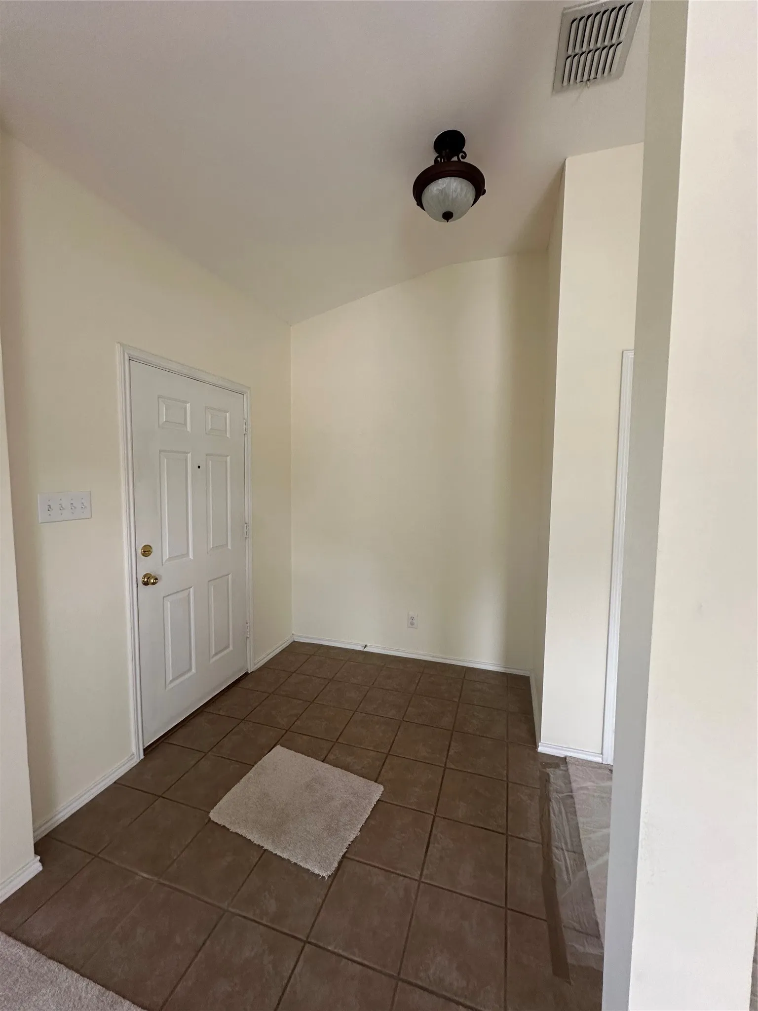 TILED ENTRANCE