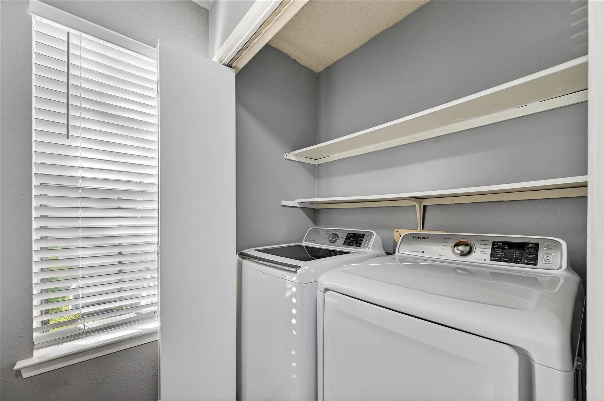Single Family Residence For Sale in Dallas County , 5335 Bent Tree Forest Drive 119, Dallas, Texas 75248, 1 Bedroom, 2 Bathroom, Garage spaces, 783 Sqft, built in 1981, mls#21212148, Real Estate Agent in Dallas, Homes For Sale in Dallas county, Homes For Sale in Dallas, Realtor in Dallas Texas, Real Estate Brokerage Independent Realty Texas, Luminita Cordes Realtor