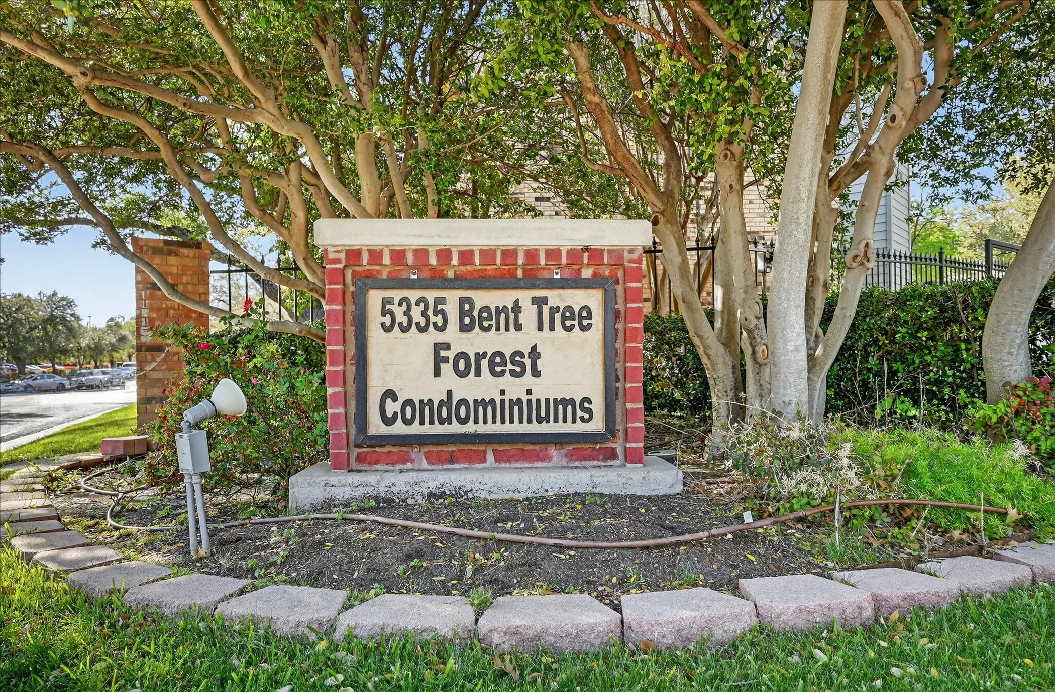 Single Family Residence For Sale in Dallas County , 5335 Bent Tree Forest Drive 119, Dallas, Texas 75248, 1 Bedroom, 2 Bathroom, Garage spaces, 783 Sqft, built in 1981, mls#21212148, Real Estate Agent in Dallas, Homes For Sale in Dallas county, Homes For Sale in Dallas, Realtor in Dallas Texas, Real Estate Brokerage Independent Realty Texas, Luminita Cordes Realtor