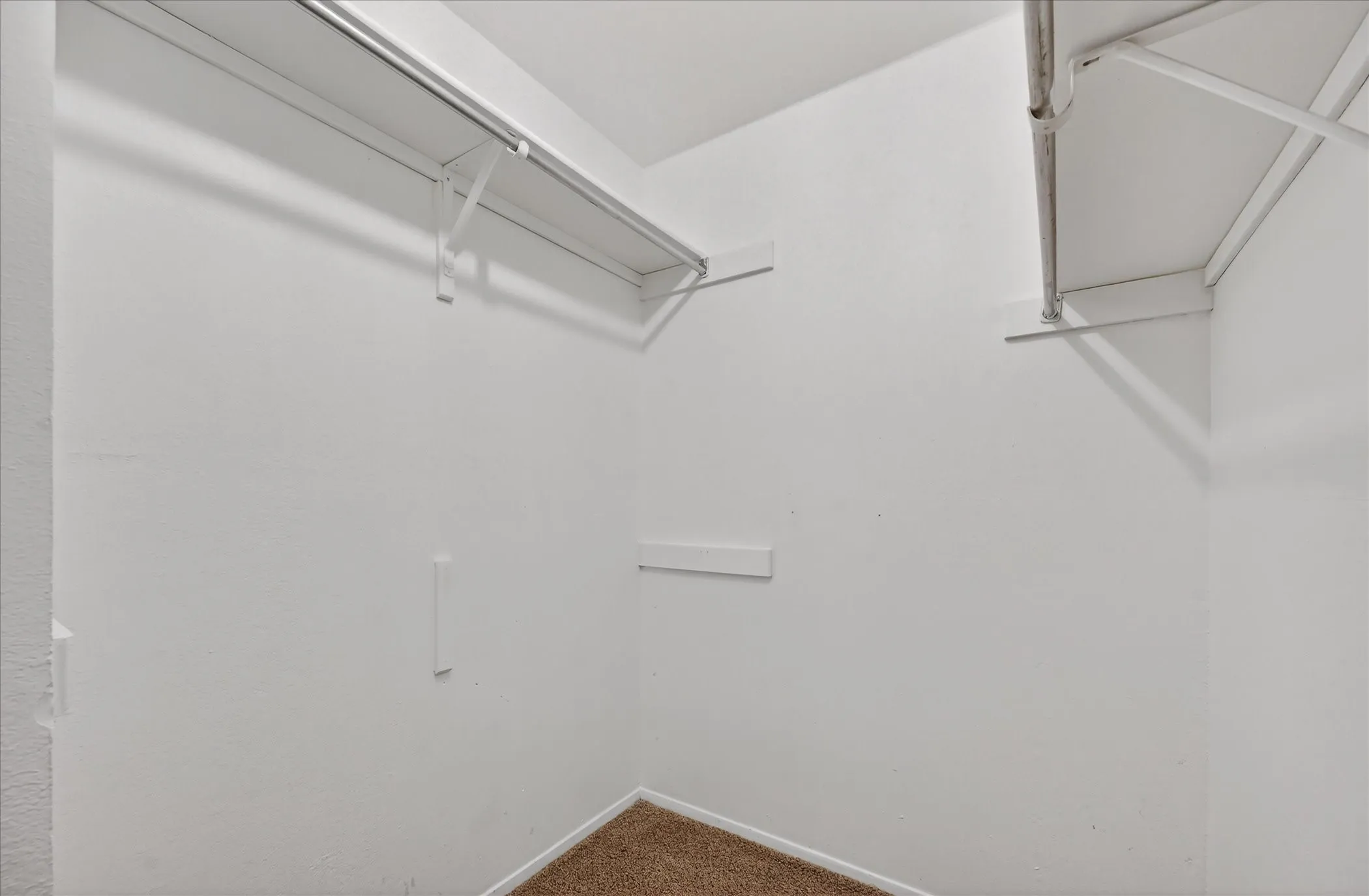 Single Family Residence For Sale in Dallas County , 5335 Bent Tree Forest Drive 119, Dallas, Texas 75248, 1 Bedroom, 2 Bathroom, Garage spaces, 783 Sqft, built in 1981, mls#21212148, Real Estate Agent in Dallas, Homes For Sale in Dallas county, Homes For Sale in Dallas, Realtor in Dallas Texas, Real Estate Brokerage Independent Realty Texas, Luminita Cordes Realtor