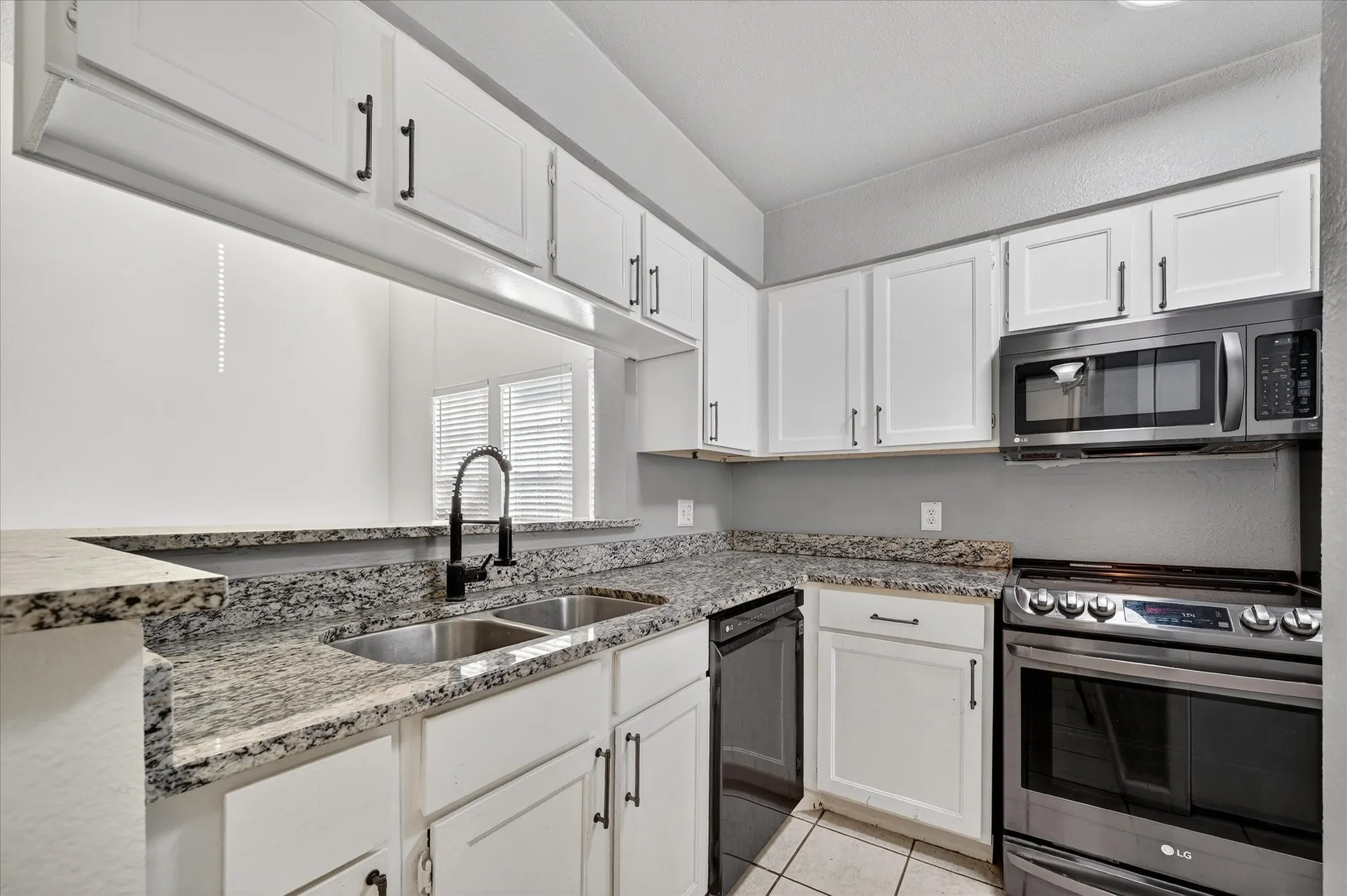 Single Family Residence For Sale in Dallas County , 5335 Bent Tree Forest Drive 119, Dallas, Texas 75248, 1 Bedroom, 2 Bathroom, Garage spaces, 783 Sqft, built in 1981, mls#21212148, Real Estate Agent in Dallas, Homes For Sale in Dallas county, Homes For Sale in Dallas, Realtor in Dallas Texas, Real Estate Brokerage Independent Realty Texas, Luminita Cordes Realtor
