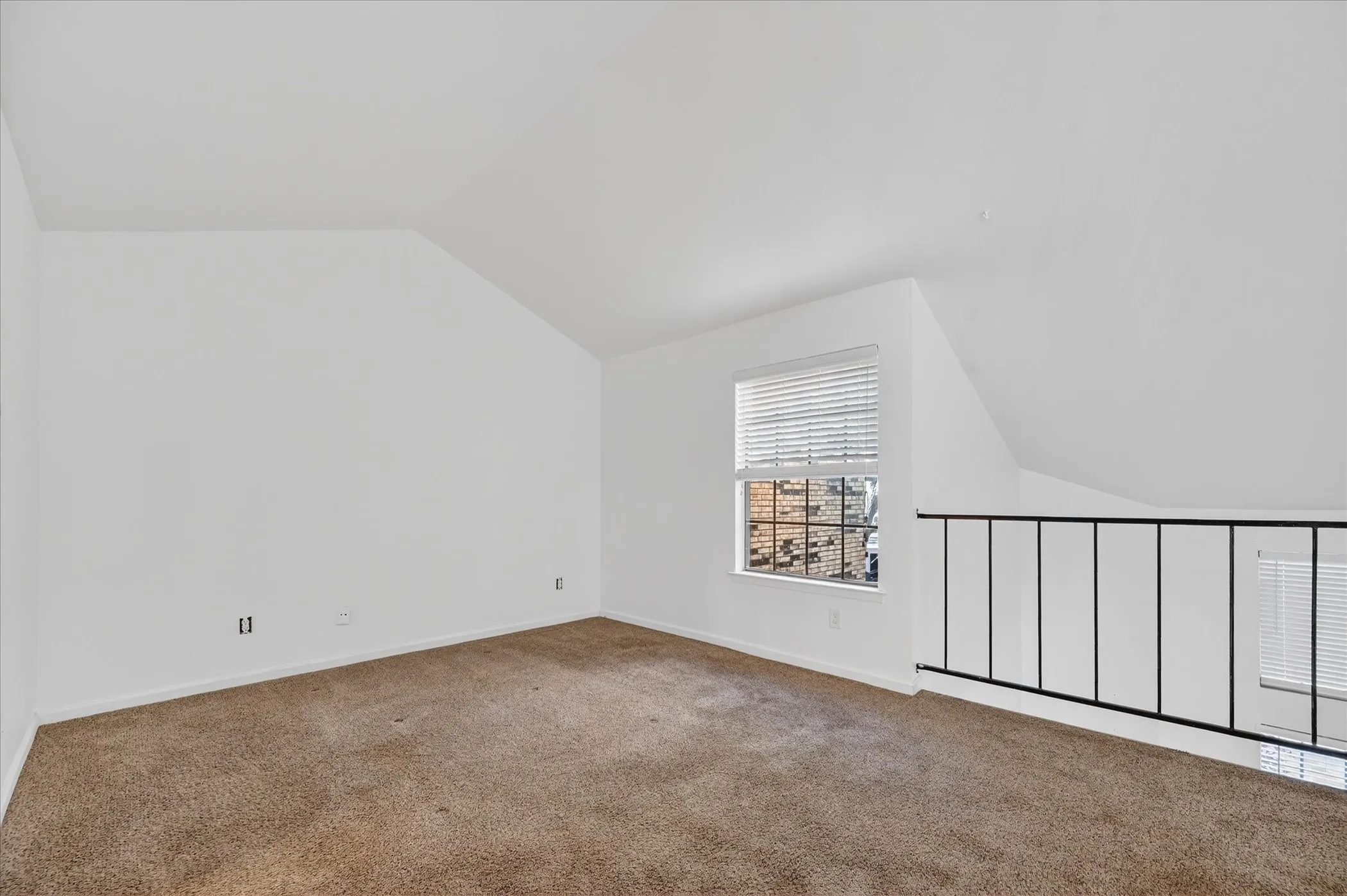 Single Family Residence For Sale in Dallas County , 5335 Bent Tree Forest Drive 119, Dallas, Texas 75248, 1 Bedroom, 2 Bathroom, Garage spaces, 783 Sqft, built in 1981, mls#21212148, Real Estate Agent in Dallas, Homes For Sale in Dallas county, Homes For Sale in Dallas, Realtor in Dallas Texas, Real Estate Brokerage Independent Realty Texas, Luminita Cordes Realtor