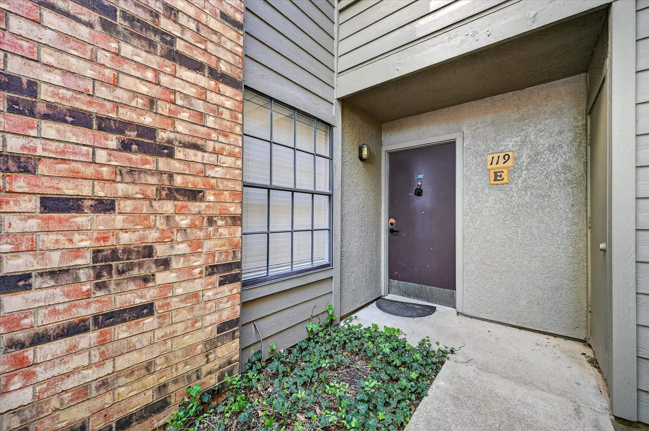 Single Family Residence For Sale in Dallas County , 5335 Bent Tree Forest Drive 119, Dallas, Texas 75248, 1 Bedroom, 2 Bathroom, Garage spaces, 783 Sqft, built in 1981, mls#21212148, Real Estate Agent in Dallas, Homes For Sale in Dallas county, Homes For Sale in Dallas, Realtor in Dallas Texas, Real Estate Brokerage Independent Realty Texas, Luminita Cordes Realtor