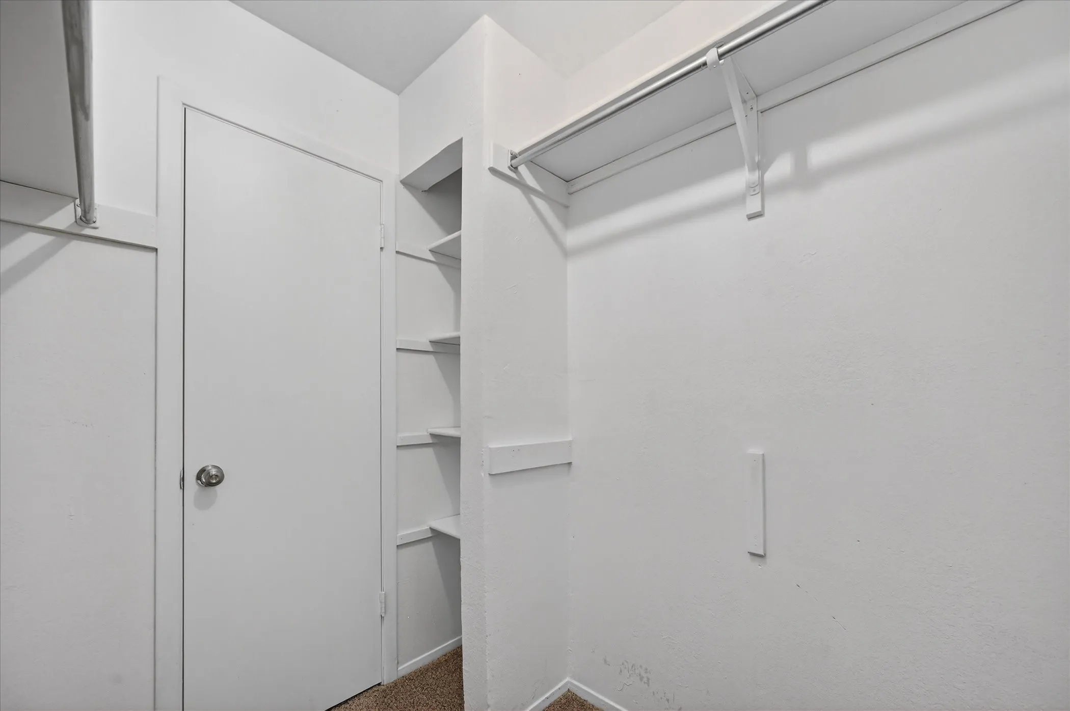 Single Family Residence For Sale in Dallas County , 5335 Bent Tree Forest Drive 119, Dallas, Texas 75248, 1 Bedroom, 2 Bathroom, Garage spaces, 783 Sqft, built in 1981, mls#21212148, Real Estate Agent in Dallas, Homes For Sale in Dallas county, Homes For Sale in Dallas, Realtor in Dallas Texas, Real Estate Brokerage Independent Realty Texas, Luminita Cordes Realtor