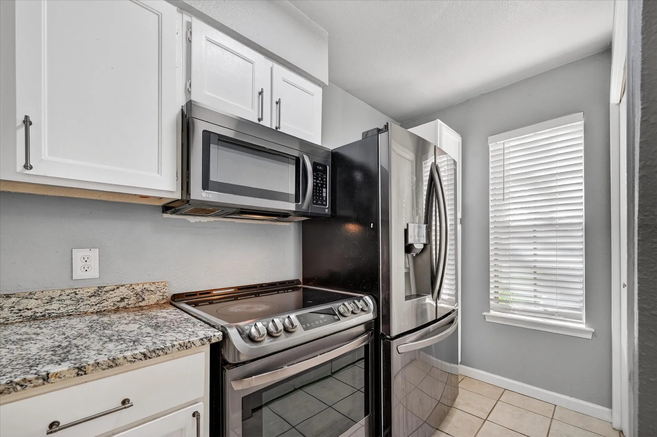 Single Family Residence For Sale in Dallas County , 5335 Bent Tree Forest Drive 119, Dallas, Texas 75248, 1 Bedroom, 2 Bathroom, Garage spaces, 783 Sqft, built in 1981, mls#21212148, Real Estate Agent in Dallas, Homes For Sale in Dallas county, Homes For Sale in Dallas, Realtor in Dallas Texas, Real Estate Brokerage Independent Realty Texas, Luminita Cordes Realtor