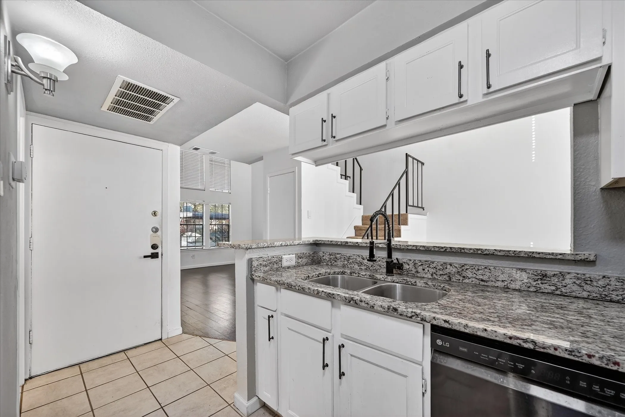 Single Family Residence For Sale in Dallas County , 5335 Bent Tree Forest Drive 119, Dallas, Texas 75248, 1 Bedroom, 2 Bathroom, Garage spaces, 783 Sqft, built in 1981, mls#21212148, Real Estate Agent in Dallas, Homes For Sale in Dallas county, Homes For Sale in Dallas, Realtor in Dallas Texas, Real Estate Brokerage Independent Realty Texas, Luminita Cordes Realtor
