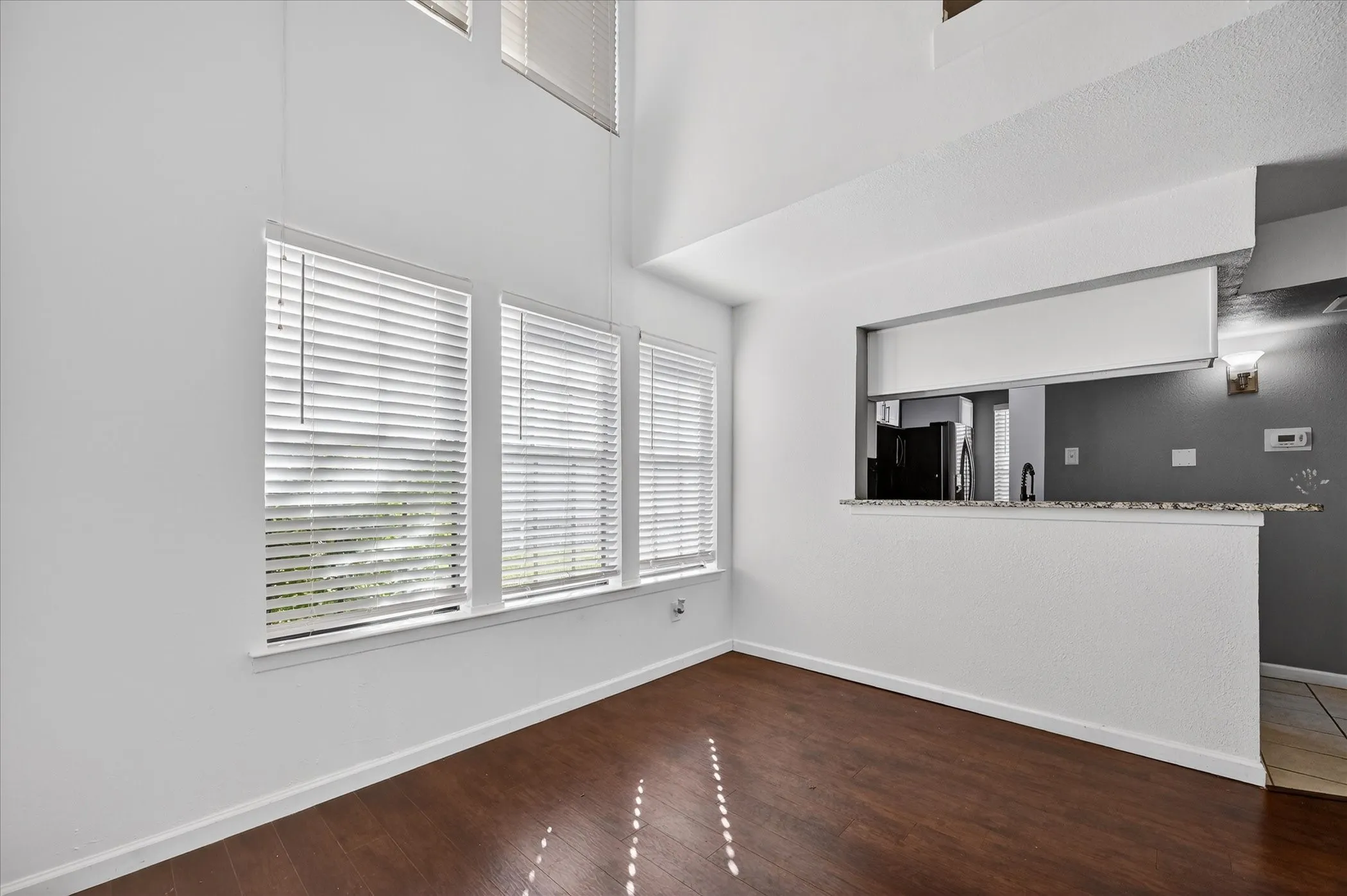 Single Family Residence For Sale in Dallas County , 5335 Bent Tree Forest Drive 119, Dallas, Texas 75248, 1 Bedroom, 2 Bathroom, Garage spaces, 783 Sqft, built in 1981, mls#21212148, Real Estate Agent in Dallas, Homes For Sale in Dallas county, Homes For Sale in Dallas, Realtor in Dallas Texas, Real Estate Brokerage Independent Realty Texas, Luminita Cordes Realtor
