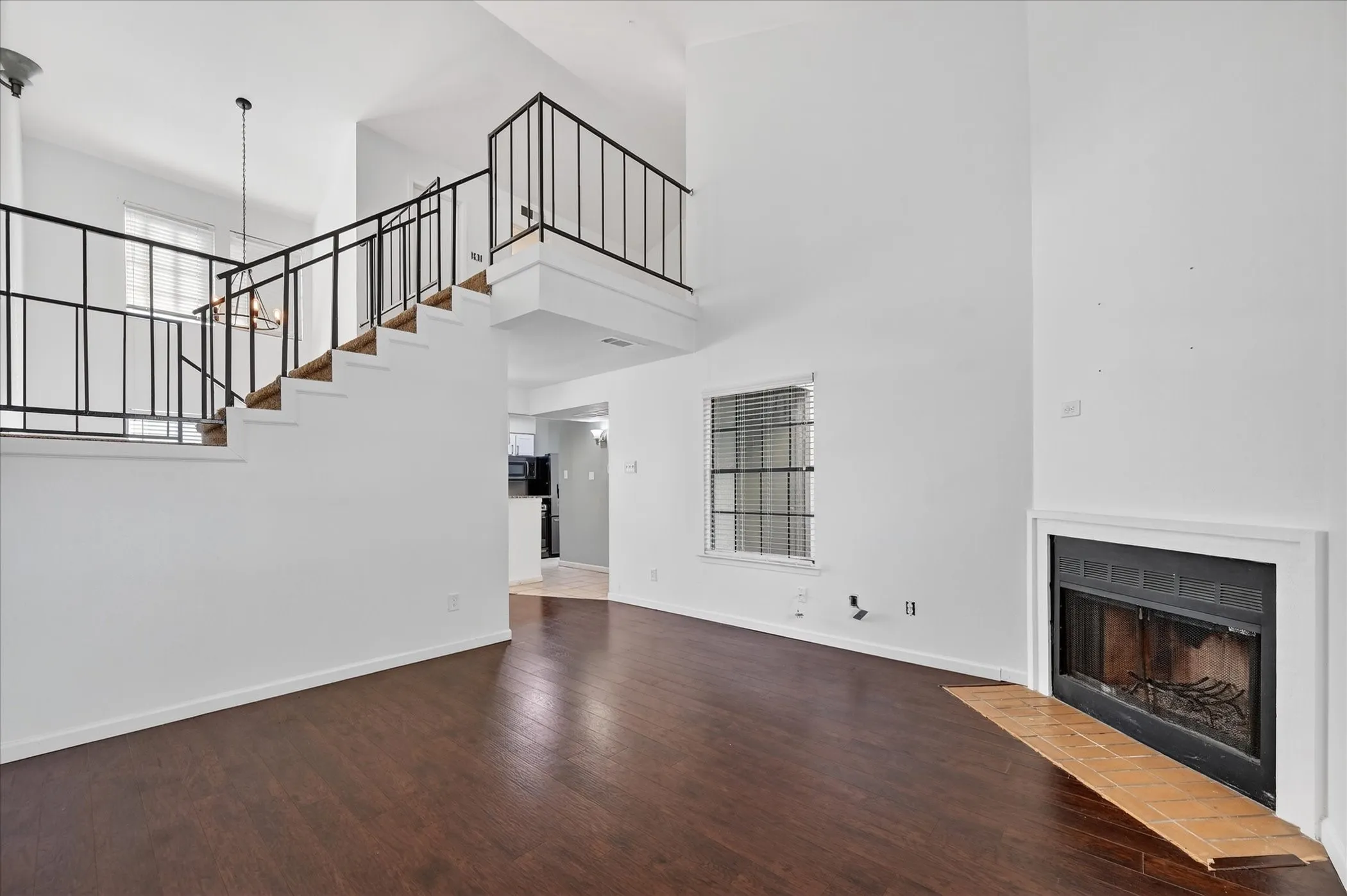 Single Family Residence For Sale in Dallas County , 5335 Bent Tree Forest Drive 119, Dallas, Texas 75248, 1 Bedroom, 2 Bathroom, Garage spaces, 783 Sqft, built in 1981, mls#21212148, Real Estate Agent in Dallas, Homes For Sale in Dallas county, Homes For Sale in Dallas, Realtor in Dallas Texas, Real Estate Brokerage Independent Realty Texas, Luminita Cordes Realtor