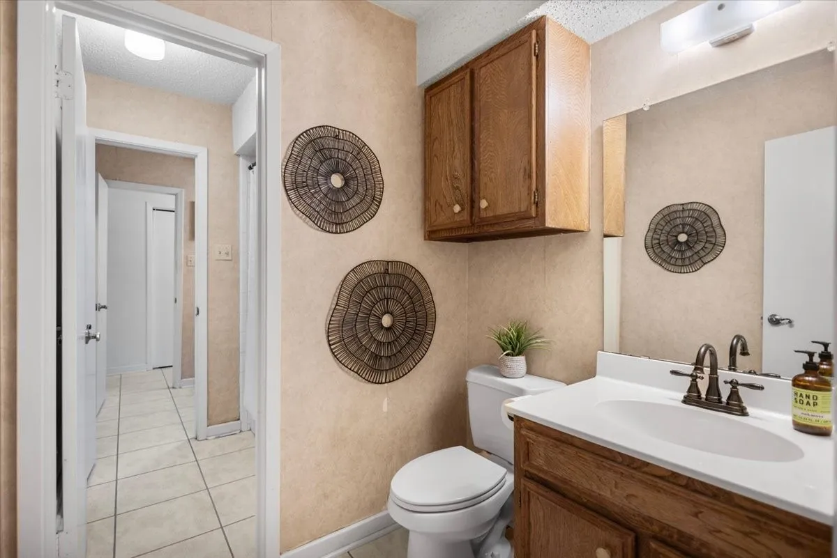 Single Family Residence For Sale in Smith County , 207 Grass Knoll Drive, Hideaway, Texas 75771, 2 Bedroom, 2 Bathroom, Garage spaces, 1,560 Sqft, built in 1973, Preowned, mls#21214766, Real Estate Agent in Hideaway, Homes For Sale in Smith county, Homes For Sale in Hideaway, Realtor in Hideaway Texas, Real Estate Brokerage Independent Realty Texas, Luminita Cordes Realtor