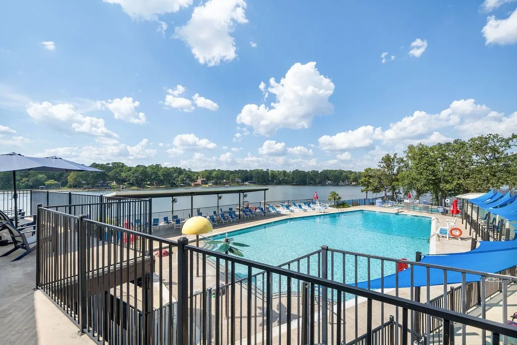 Single Family Residence For Sale in Smith County , 207 Grass Knoll Drive, Hideaway, Texas 75771, 2 Bedroom, 2 Bathroom, Garage spaces, 1,560 Sqft, built in 1973, Preowned, mls#21214766, Real Estate Agent in Hideaway, Homes For Sale in Smith county, Homes For Sale in Hideaway, Realtor in Hideaway Texas, Real Estate Brokerage Independent Realty Texas, Luminita Cordes Realtor