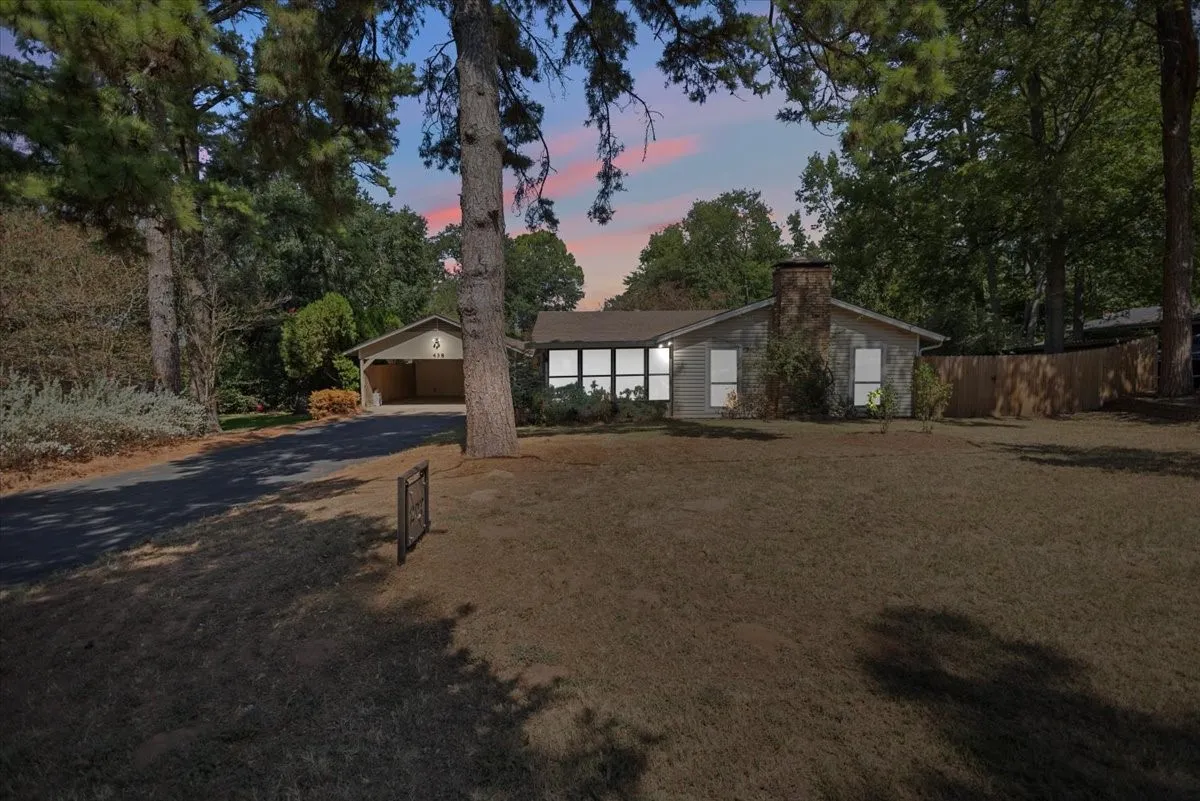 Single Family Residence For Sale in Smith County , 207 Grass Knoll Drive, Hideaway, Texas 75771, 2 Bedroom, 2 Bathroom, Garage spaces, 1,560 Sqft, built in 1973, Preowned, mls#21214766, Real Estate Agent in Hideaway, Homes For Sale in Smith county, Homes For Sale in Hideaway, Realtor in Hideaway Texas, Real Estate Brokerage Independent Realty Texas, Luminita Cordes Realtor