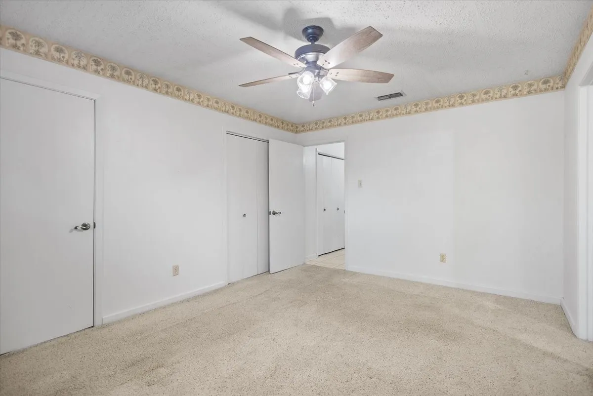 Single Family Residence For Sale in Smith County , 207 Grass Knoll Drive, Hideaway, Texas 75771, 2 Bedroom, 2 Bathroom, Garage spaces, 1,560 Sqft, built in 1973, Preowned, mls#21214766, Real Estate Agent in Hideaway, Homes For Sale in Smith county, Homes For Sale in Hideaway, Realtor in Hideaway Texas, Real Estate Brokerage Independent Realty Texas, Luminita Cordes Realtor