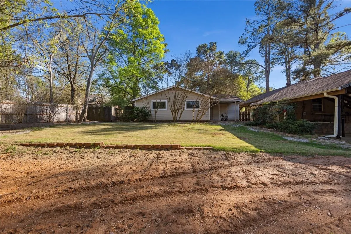 Single Family Residence For Sale in Smith County , 207 Grass Knoll Drive, Hideaway, Texas 75771, 2 Bedroom, 2 Bathroom, Garage spaces, 1,560 Sqft, built in 1973, Preowned, mls#21214766, Real Estate Agent in Hideaway, Homes For Sale in Smith county, Homes For Sale in Hideaway, Realtor in Hideaway Texas, Real Estate Brokerage Independent Realty Texas, Luminita Cordes Realtor
