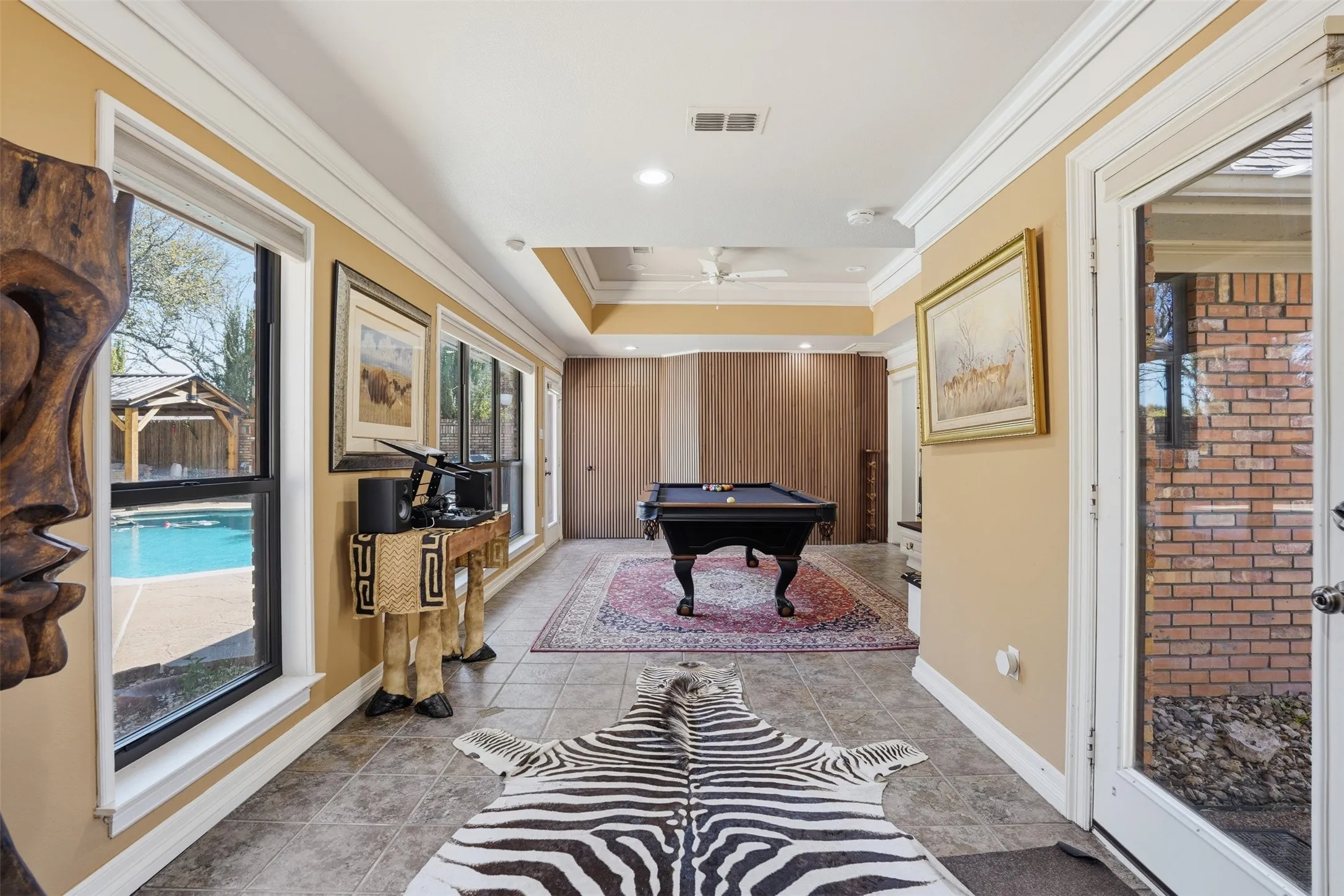 Single Family Residence For Sale in Johnson County , 1005 Hemphill Drive, Cleburne, Texas 76033, 5 Bedroom, 4 Bathroom, 5 Garage spaces, 4,903 Sqft, built in 1985, Preowned, mls#21214636, Real Estate Agent in Cleburne, Homes For Sale in Johnson county, Homes For Sale in Cleburne, Realtor in Cleburne Texas, Real Estate Brokerage Independent Realty Texas, Luminita Cordes Realtor