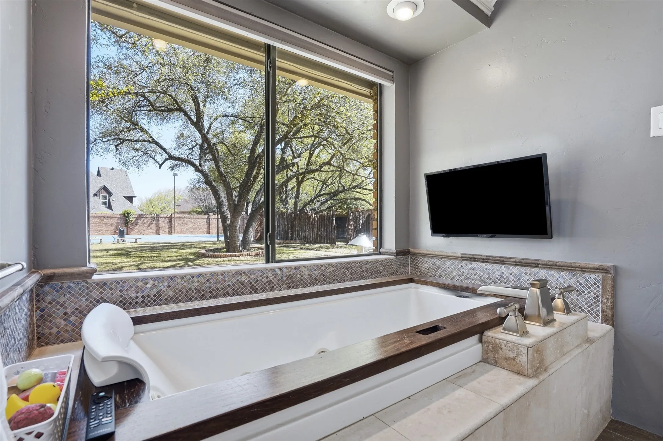 Single Family Residence For Sale in Johnson County , 1005 Hemphill Drive, Cleburne, Texas 76033, 5 Bedroom, 4 Bathroom, 5 Garage spaces, 4,903 Sqft, built in 1985, Preowned, mls#21214636, Real Estate Agent in Cleburne, Homes For Sale in Johnson county, Homes For Sale in Cleburne, Realtor in Cleburne Texas, Real Estate Brokerage Independent Realty Texas, Luminita Cordes Realtor