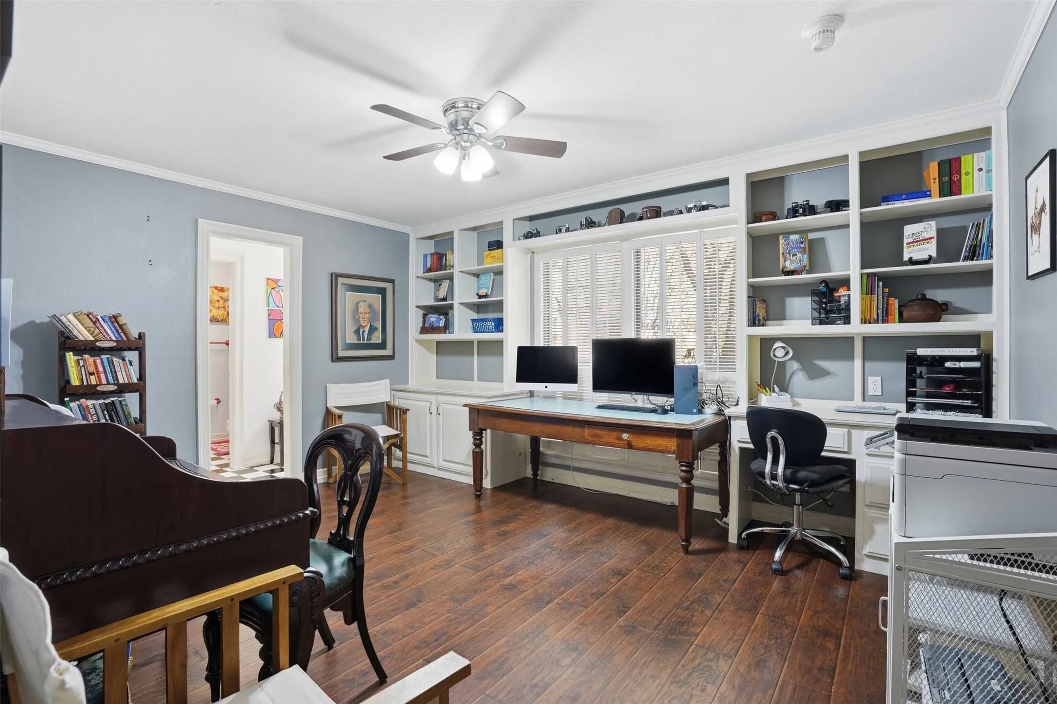 This is also a bedroom with a walk in closet.