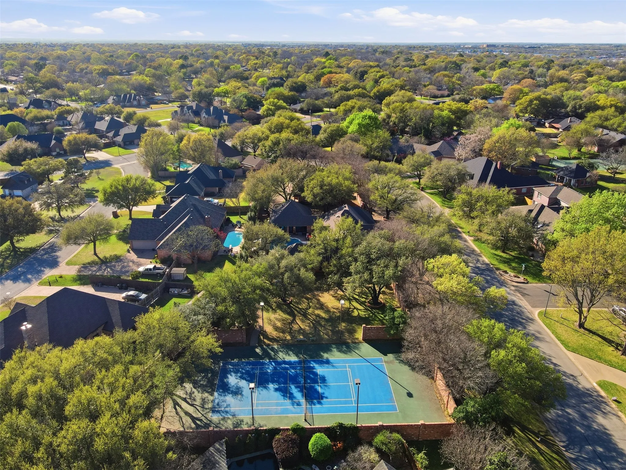 Single Family Residence For Sale in Johnson County , 1005 Hemphill Drive, Cleburne, Texas 76033, 5 Bedroom, 4 Bathroom, 5 Garage spaces, 4,903 Sqft, built in 1985, Preowned, mls#21214636, Real Estate Agent in Cleburne, Homes For Sale in Johnson county, Homes For Sale in Cleburne, Realtor in Cleburne Texas, Real Estate Brokerage Independent Realty Texas, Luminita Cordes Realtor