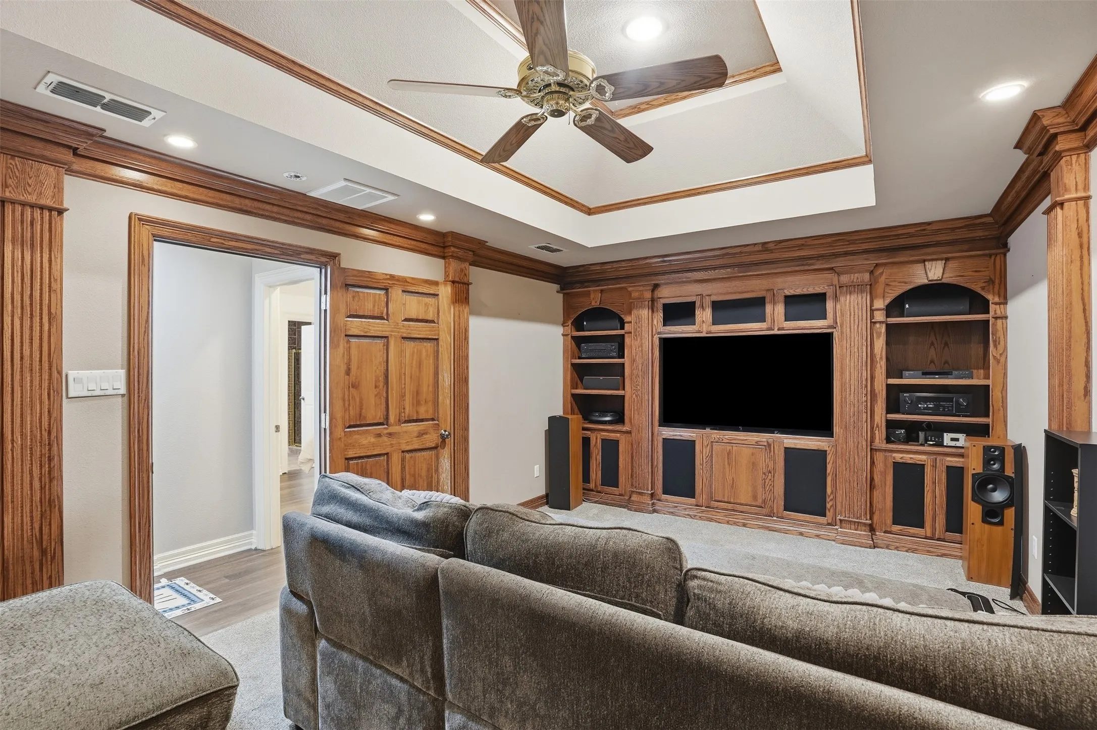 Single Family Residence For Sale in Johnson County , 1005 Hemphill Drive, Cleburne, Texas 76033, 5 Bedroom, 4 Bathroom, 5 Garage spaces, 4,903 Sqft, built in 1985, Preowned, mls#21214636, Real Estate Agent in Cleburne, Homes For Sale in Johnson county, Homes For Sale in Cleburne, Realtor in Cleburne Texas, Real Estate Brokerage Independent Realty Texas, Luminita Cordes Realtor