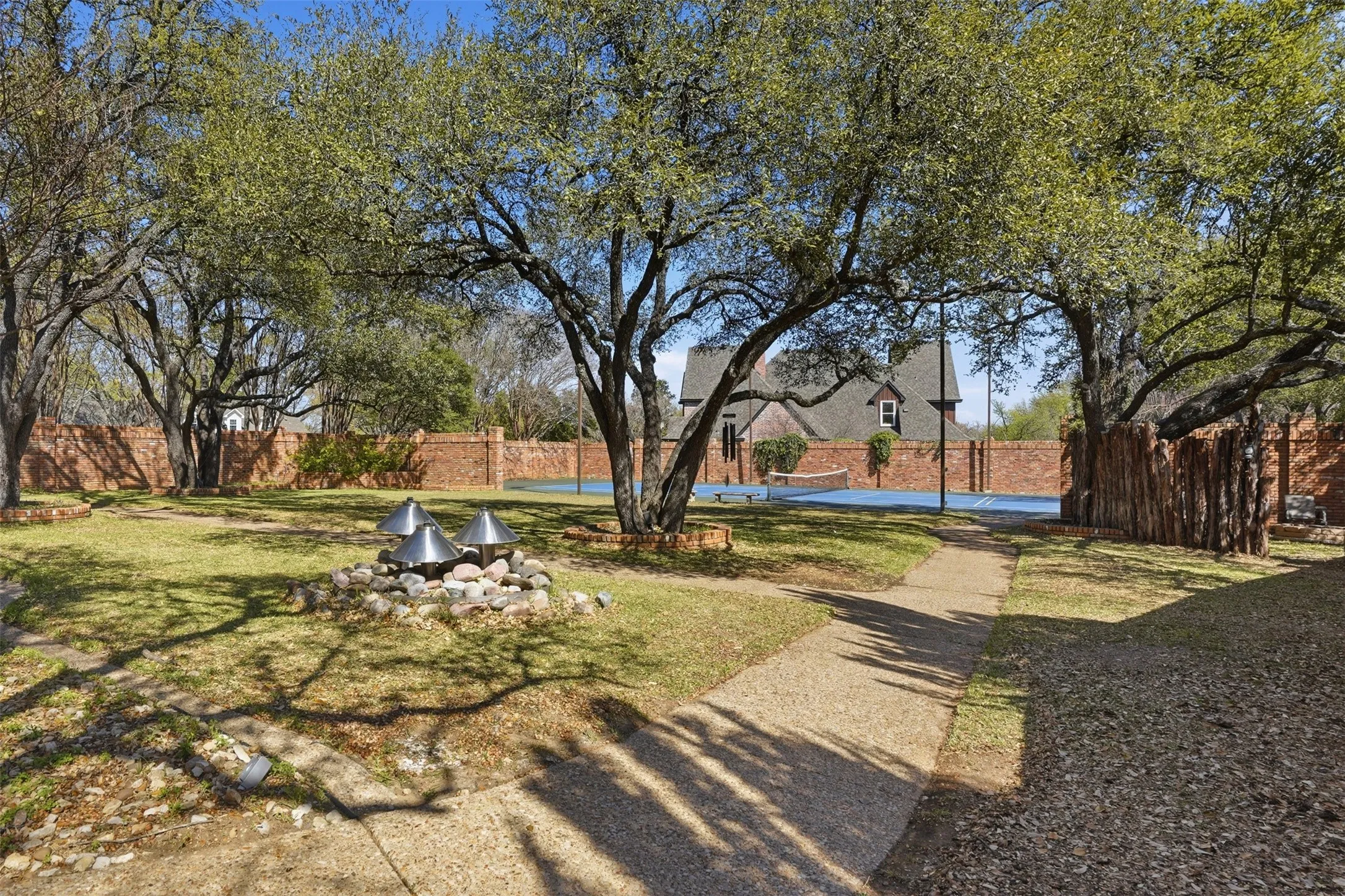 Single Family Residence For Sale in Johnson County , 1005 Hemphill Drive, Cleburne, Texas 76033, 5 Bedroom, 4 Bathroom, 5 Garage spaces, 4,903 Sqft, built in 1985, Preowned, mls#21214636, Real Estate Agent in Cleburne, Homes For Sale in Johnson county, Homes For Sale in Cleburne, Realtor in Cleburne Texas, Real Estate Brokerage Independent Realty Texas, Luminita Cordes Realtor