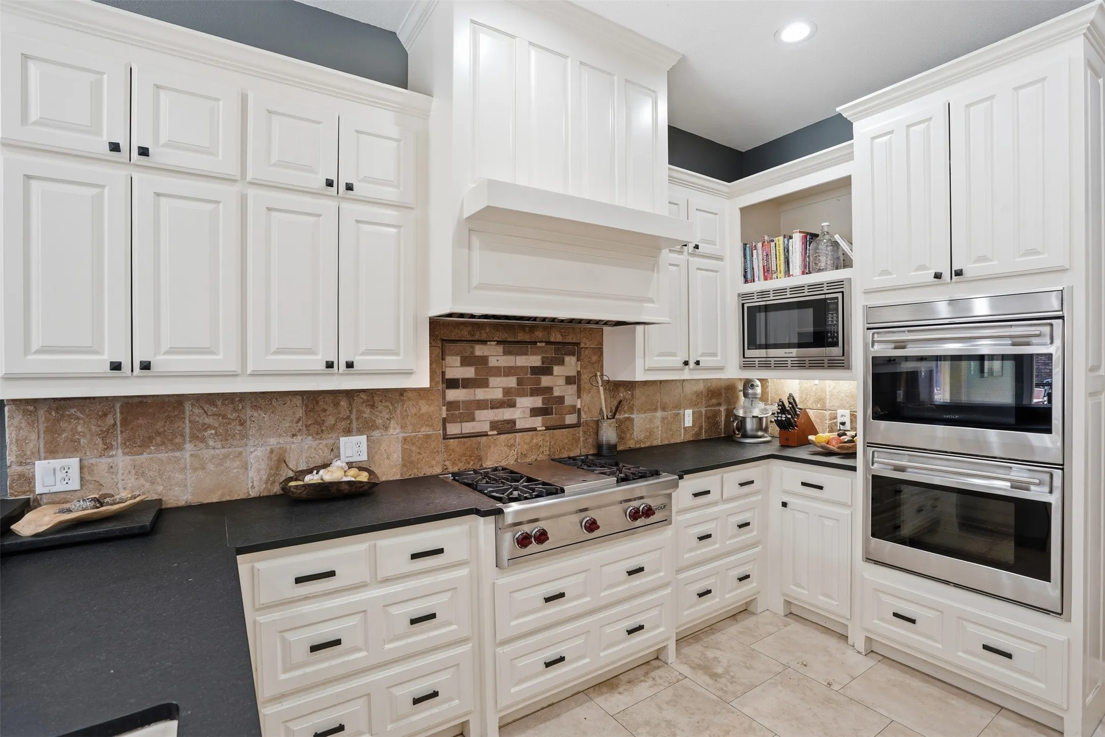 Single Family Residence For Sale in Johnson County , 1005 Hemphill Drive, Cleburne, Texas 76033, 5 Bedroom, 4 Bathroom, 5 Garage spaces, 4,903 Sqft, built in 1985, Preowned, mls#21214636, Real Estate Agent in Cleburne, Homes For Sale in Johnson county, Homes For Sale in Cleburne, Realtor in Cleburne Texas, Real Estate Brokerage Independent Realty Texas, Luminita Cordes Realtor