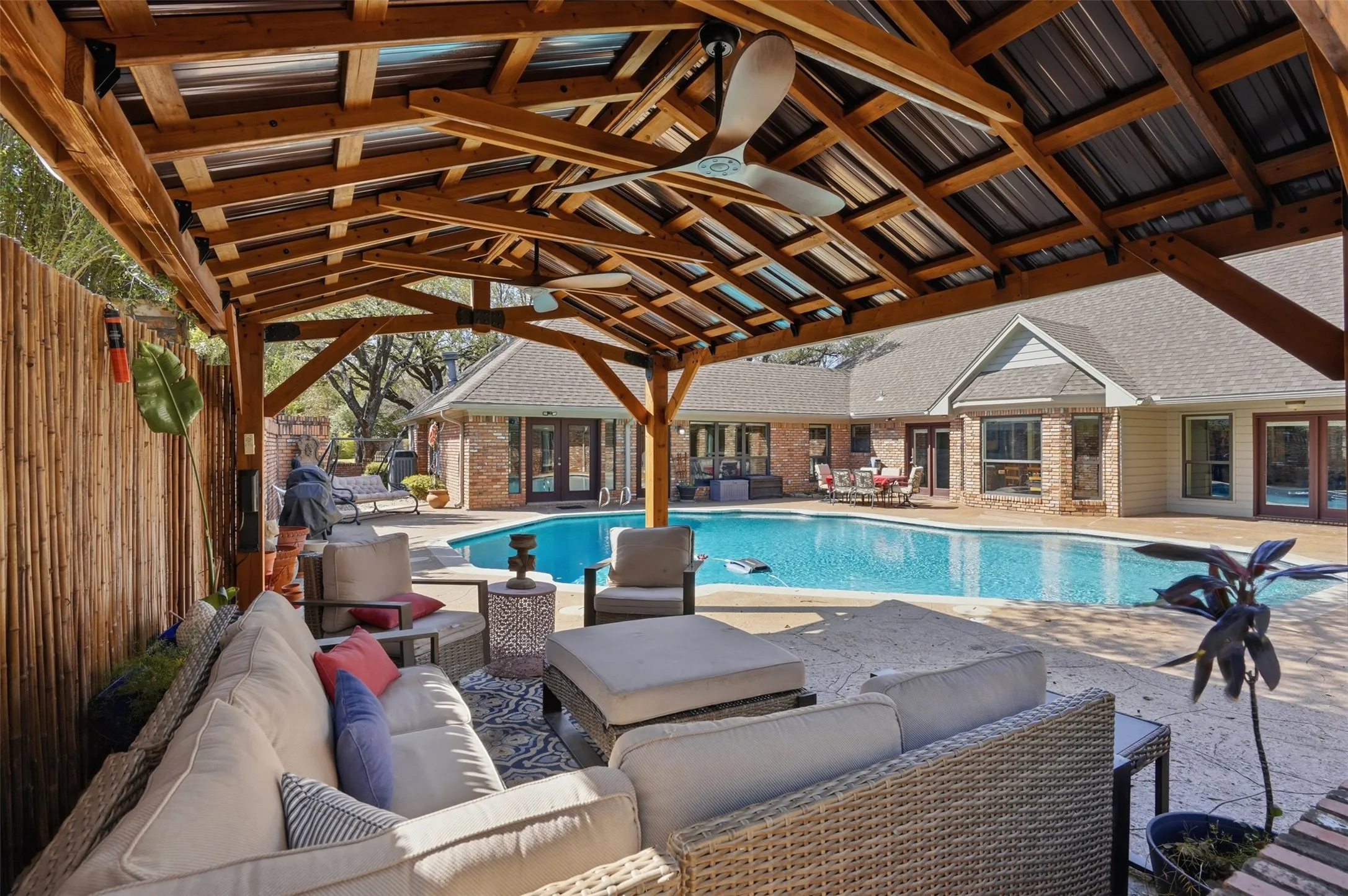 Single Family Residence For Sale in Johnson County , 1005 Hemphill Drive, Cleburne, Texas 76033, 5 Bedroom, 4 Bathroom, 5 Garage spaces, 4,903 Sqft, built in 1985, Preowned, mls#21214636, Real Estate Agent in Cleburne, Homes For Sale in Johnson county, Homes For Sale in Cleburne, Realtor in Cleburne Texas, Real Estate Brokerage Independent Realty Texas, Luminita Cordes Realtor
