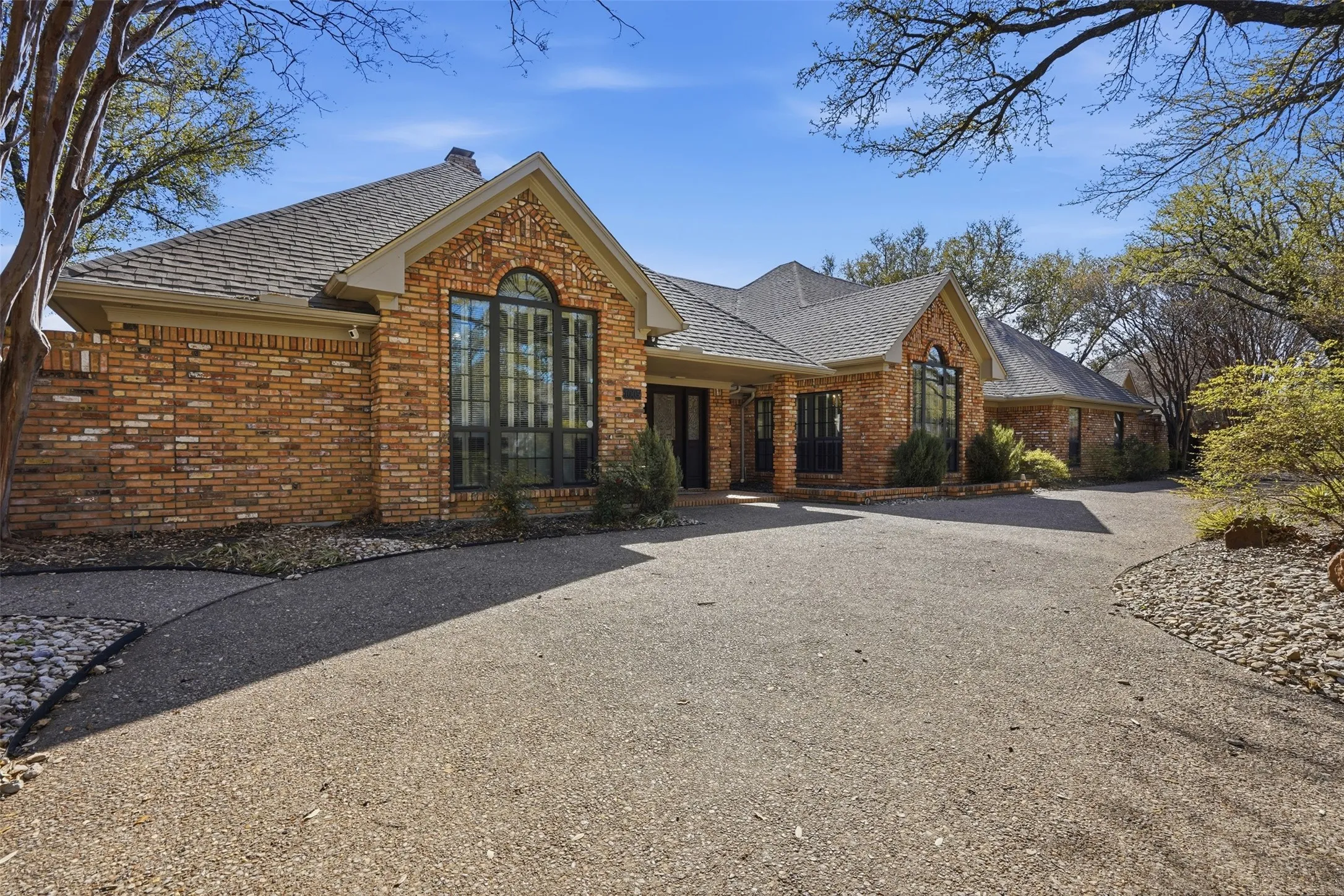 Single Family Residence For Sale in Johnson County , 1005 Hemphill Drive, Cleburne, Texas 76033, 5 Bedroom, 4 Bathroom, 5 Garage spaces, 4,903 Sqft, built in 1985, Preowned, mls#21214636, Real Estate Agent in Cleburne, Homes For Sale in Johnson county, Homes For Sale in Cleburne, Realtor in Cleburne Texas, Real Estate Brokerage Independent Realty Texas, Luminita Cordes Realtor