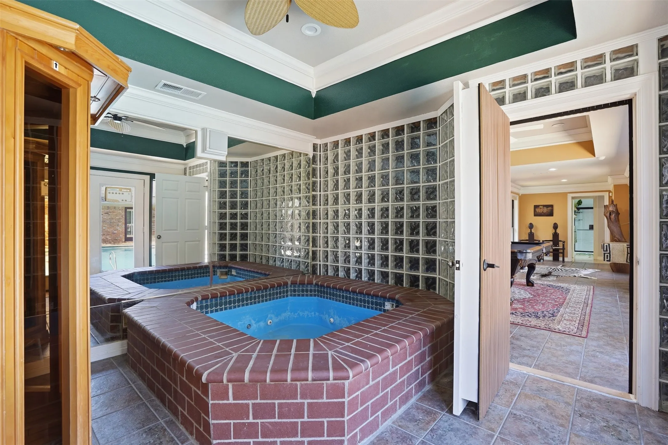 Single Family Residence For Sale in Johnson County , 1005 Hemphill Drive, Cleburne, Texas 76033, 5 Bedroom, 4 Bathroom, 5 Garage spaces, 4,903 Sqft, built in 1985, Preowned, mls#21214636, Real Estate Agent in Cleburne, Homes For Sale in Johnson county, Homes For Sale in Cleburne, Realtor in Cleburne Texas, Real Estate Brokerage Independent Realty Texas, Luminita Cordes Realtor