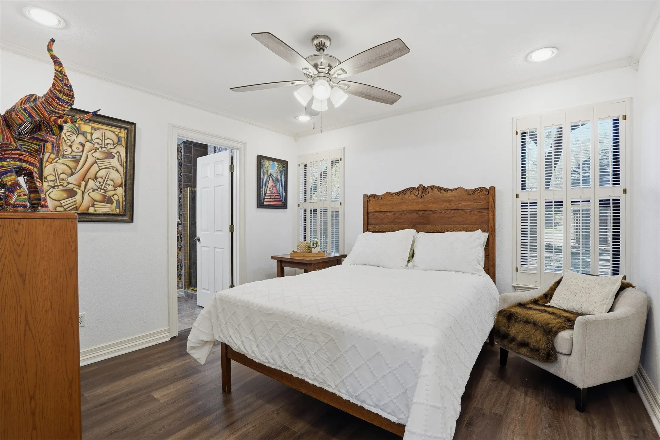 Single Family Residence For Sale in Johnson County , 1005 Hemphill Drive, Cleburne, Texas 76033, 5 Bedroom, 4 Bathroom, 5 Garage spaces, 4,903 Sqft, built in 1985, Preowned, mls#21214636, Real Estate Agent in Cleburne, Homes For Sale in Johnson county, Homes For Sale in Cleburne, Realtor in Cleburne Texas, Real Estate Brokerage Independent Realty Texas, Luminita Cordes Realtor