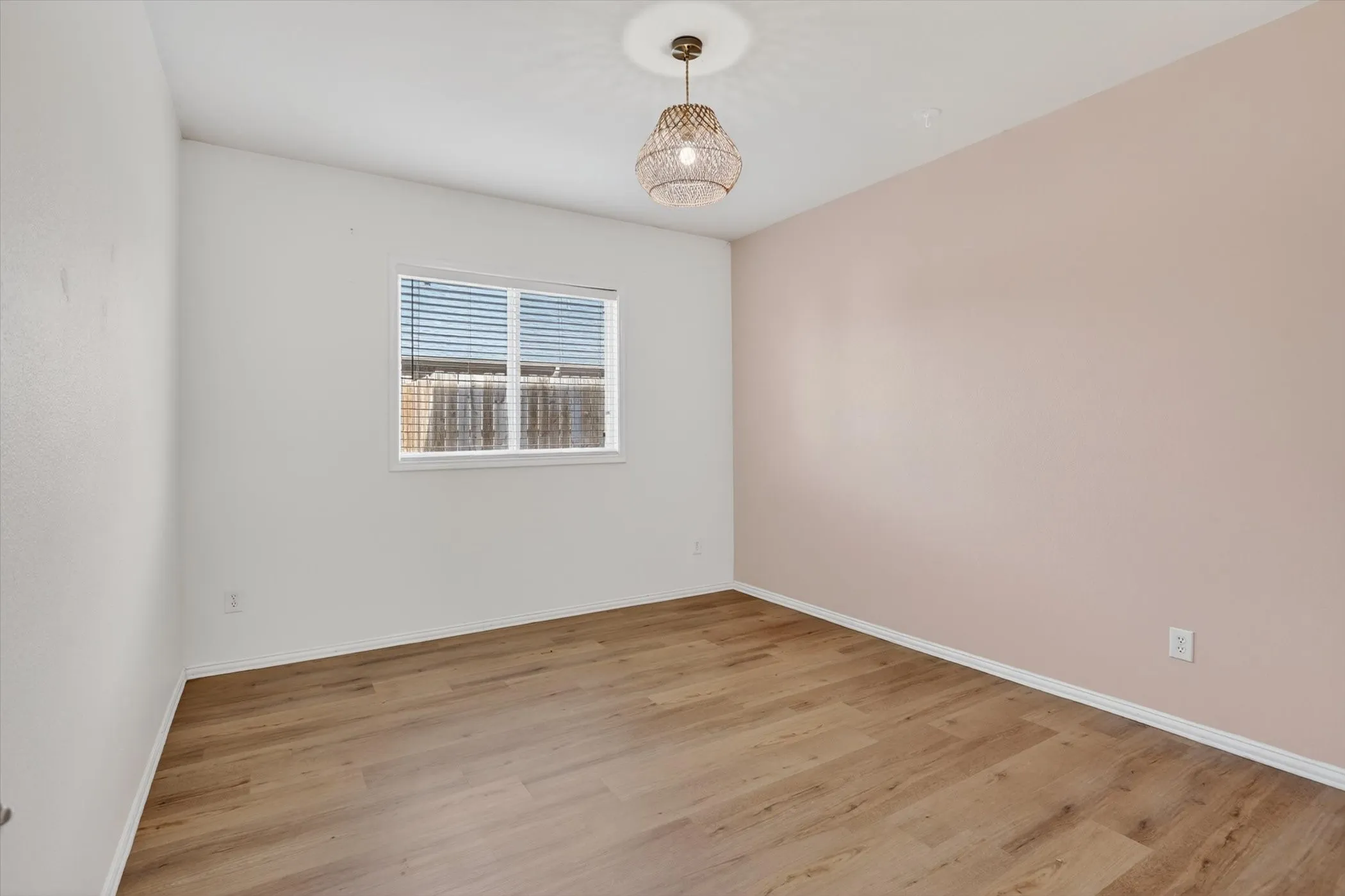 Single Family Residence For Sale in Denton County , 1627 Kawati Way, Krum, Texas 76249, 3 Bedroom, 3 Bathroom, 2 Garage spaces, 2,569 Sqft, built in 2013, Preowned, mls#21210625, Real Estate Agent in Krum, Homes For Sale in Denton county, Homes For Sale in Krum, Realtor in Krum Texas, Real Estate Brokerage Independent Realty Texas, Luminita Cordes Realtor