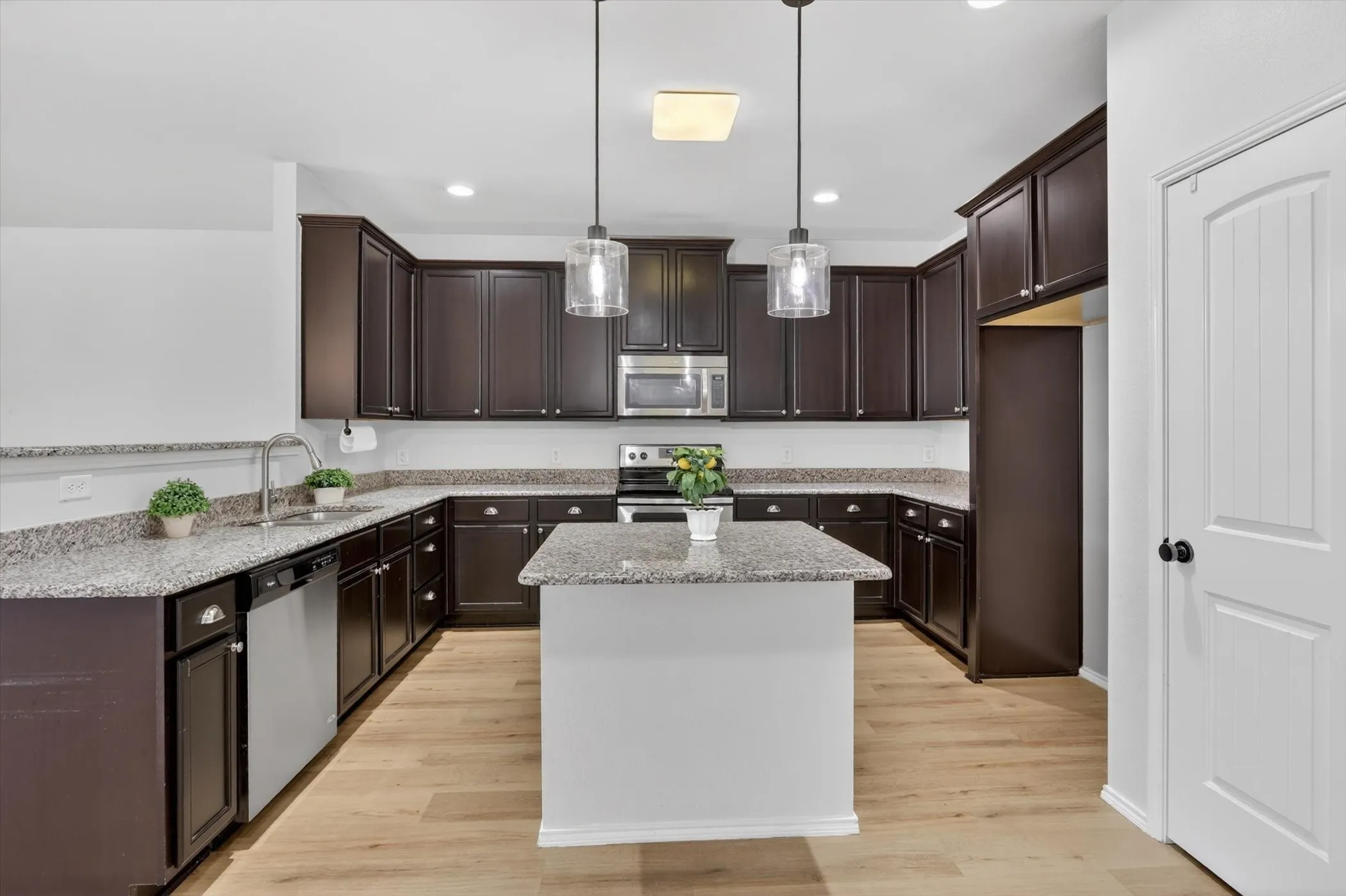Single Family Residence For Sale in Denton County , 1627 Kawati Way, Krum, Texas 76249, 3 Bedroom, 3 Bathroom, 2 Garage spaces, 2,569 Sqft, built in 2013, Preowned, mls#21210625, Real Estate Agent in Krum, Homes For Sale in Denton county, Homes For Sale in Krum, Realtor in Krum Texas, Real Estate Brokerage Independent Realty Texas, Luminita Cordes Realtor