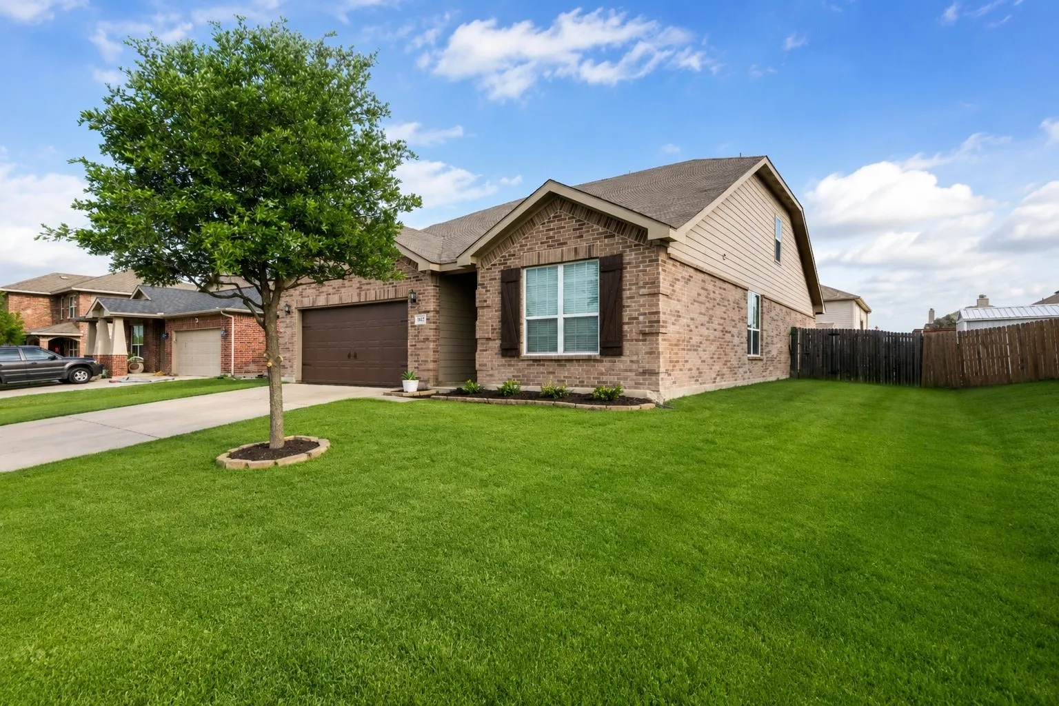 Single Family Residence For Sale in Denton County , 1627 Kawati Way, Krum, Texas 76249, 3 Bedroom, 3 Bathroom, 2 Garage spaces, 2,569 Sqft, built in 2013, Preowned, mls#21210625, Real Estate Agent in Krum, Homes For Sale in Denton county, Homes For Sale in Krum, Realtor in Krum Texas, Real Estate Brokerage Independent Realty Texas, Luminita Cordes Realtor