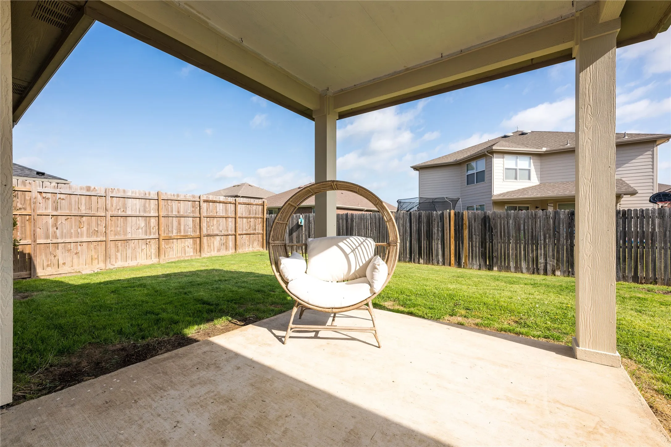 Single Family Residence For Sale in Denton County , 1627 Kawati Way, Krum, Texas 76249, 3 Bedroom, 3 Bathroom, 2 Garage spaces, 2,569 Sqft, built in 2013, Preowned, mls#21210625, Real Estate Agent in Krum, Homes For Sale in Denton county, Homes For Sale in Krum, Realtor in Krum Texas, Real Estate Brokerage Independent Realty Texas, Luminita Cordes Realtor