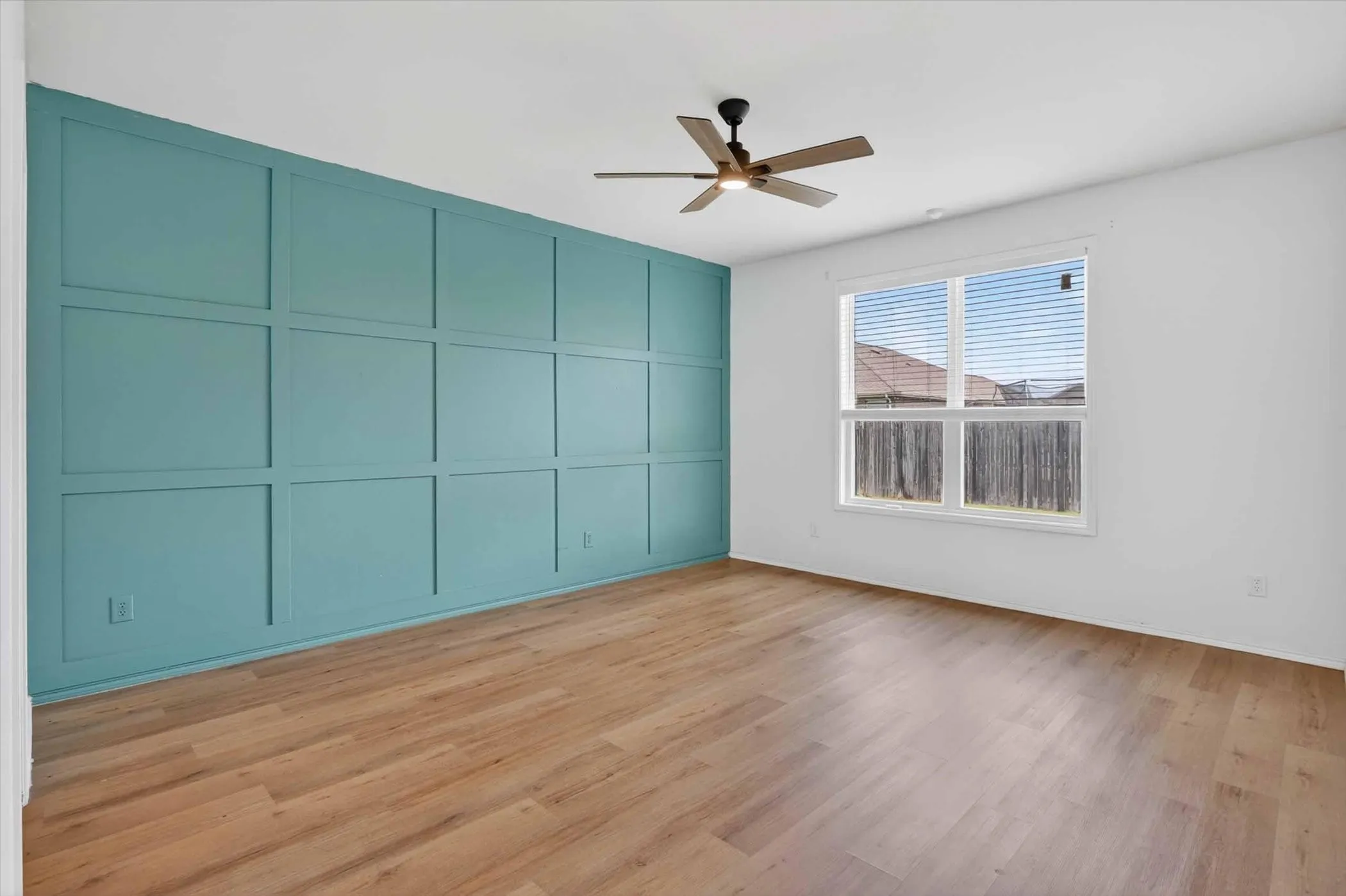 Single Family Residence For Sale in Denton County , 1627 Kawati Way, Krum, Texas 76249, 3 Bedroom, 3 Bathroom, 2 Garage spaces, 2,569 Sqft, built in 2013, Preowned, mls#21210625, Real Estate Agent in Krum, Homes For Sale in Denton county, Homes For Sale in Krum, Realtor in Krum Texas, Real Estate Brokerage Independent Realty Texas, Luminita Cordes Realtor