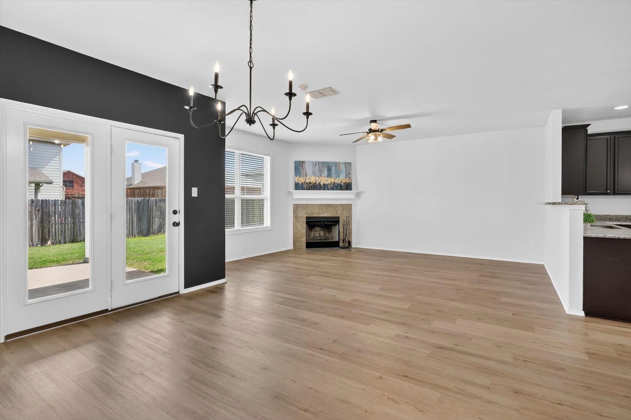 Single Family Residence For Sale in Denton County , 1627 Kawati Way, Krum, Texas 76249, 3 Bedroom, 3 Bathroom, 2 Garage spaces, 2,569 Sqft, built in 2013, Preowned, mls#21210625, Real Estate Agent in Krum, Homes For Sale in Denton county, Homes For Sale in Krum, Realtor in Krum Texas, Real Estate Brokerage Independent Realty Texas, Luminita Cordes Realtor